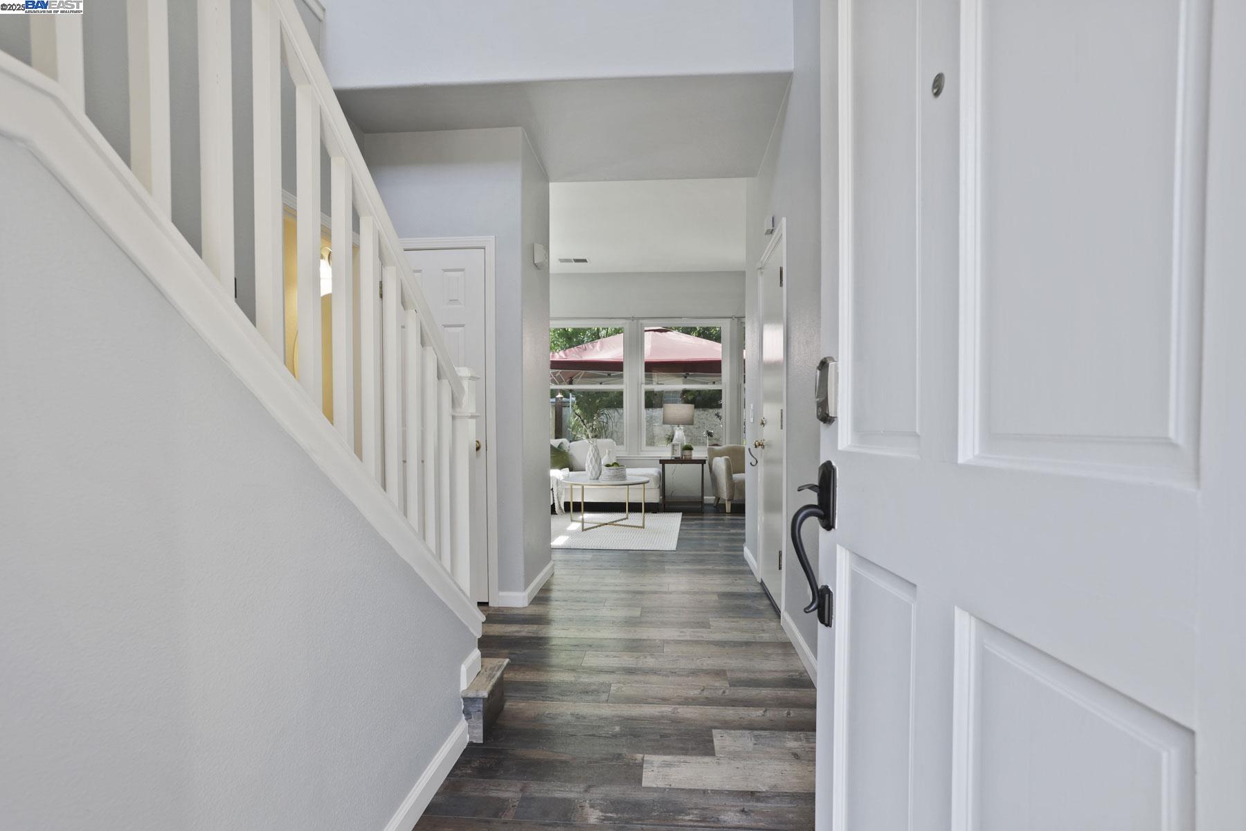 Detail Gallery Image 8 of 39 For 5244 Armani Ct, Pleasanton,  CA 94588 - 3 Beds | 2/1 Baths