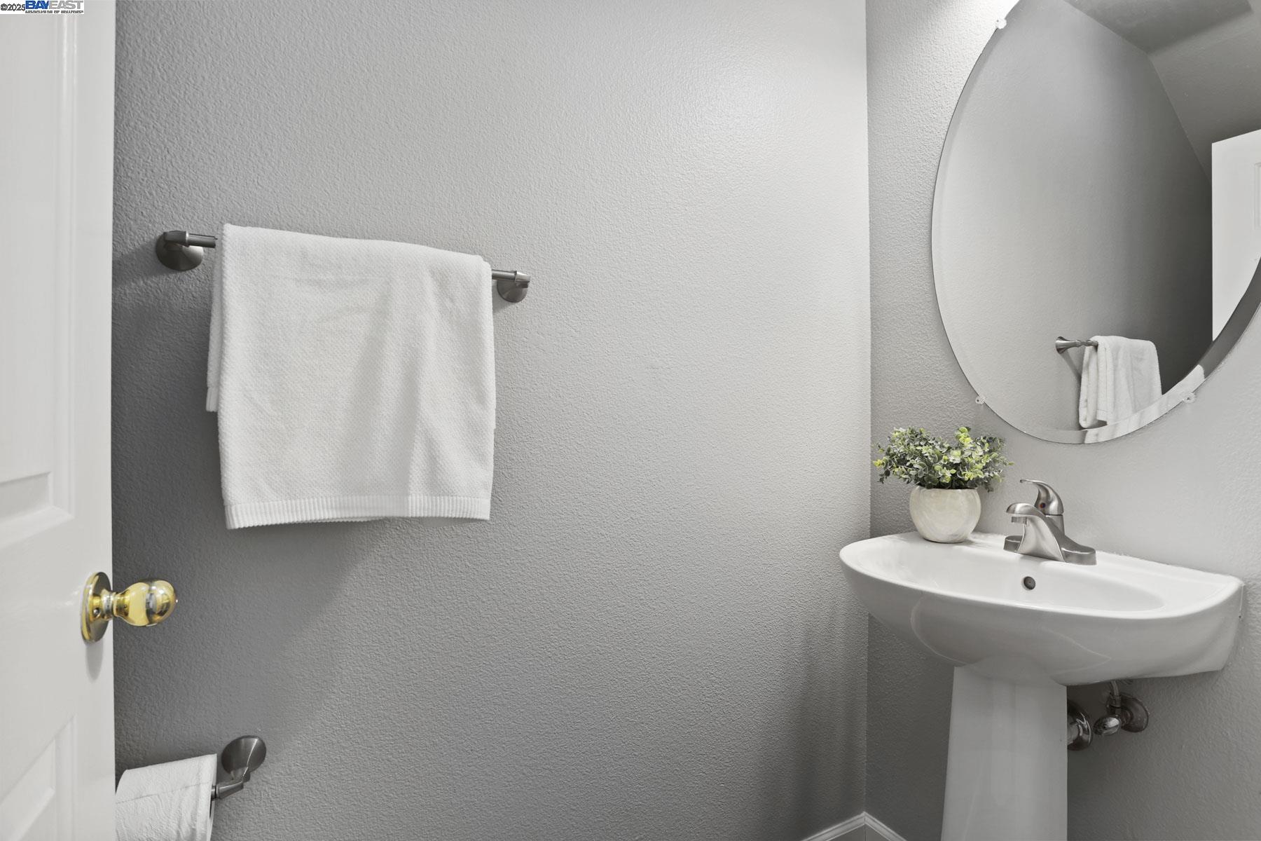 Detail Gallery Image 10 of 39 For 5244 Armani Ct, Pleasanton,  CA 94588 - 3 Beds | 2/1 Baths