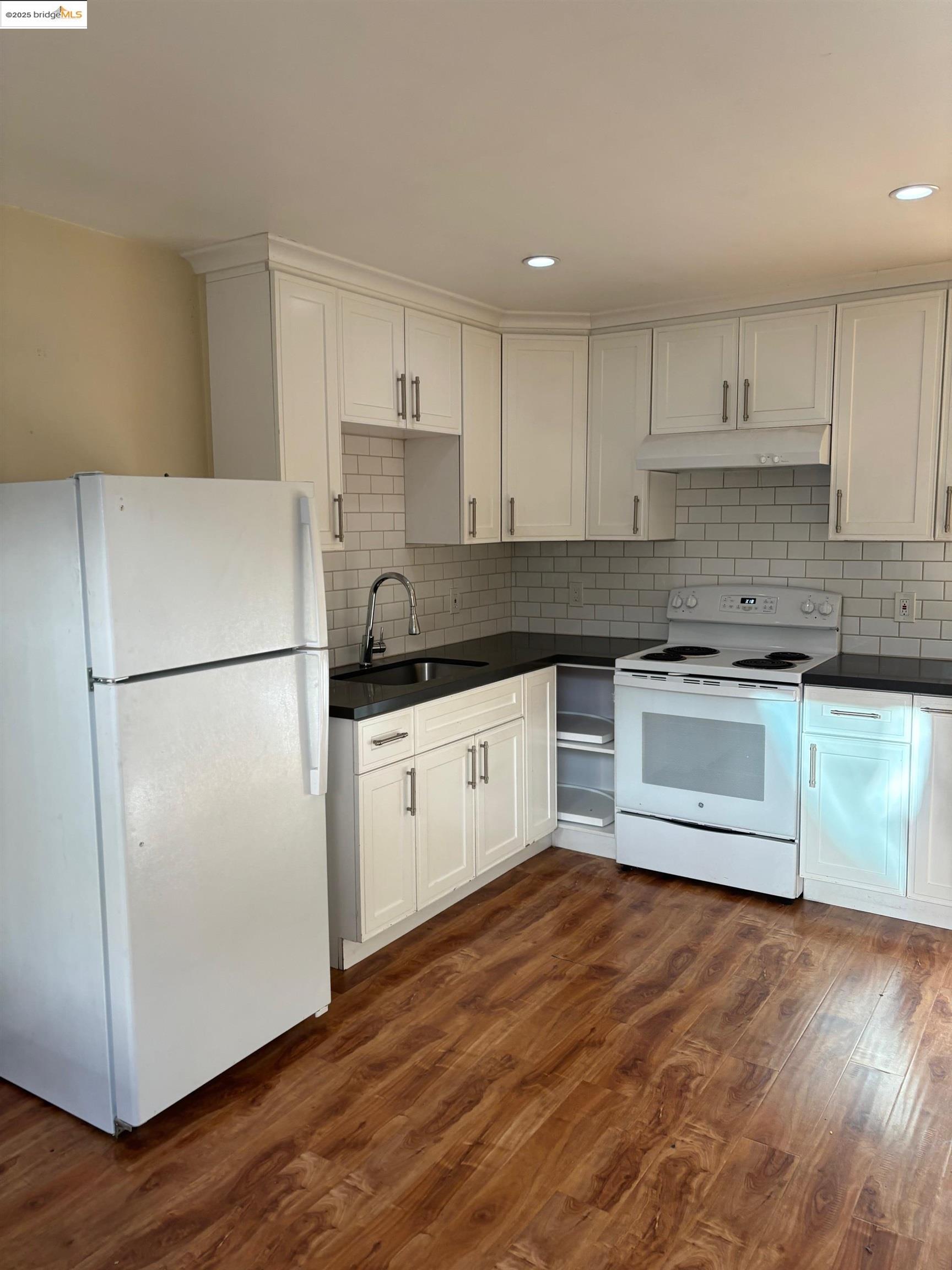 Photo #11: 41109330 Listing: Photo #11