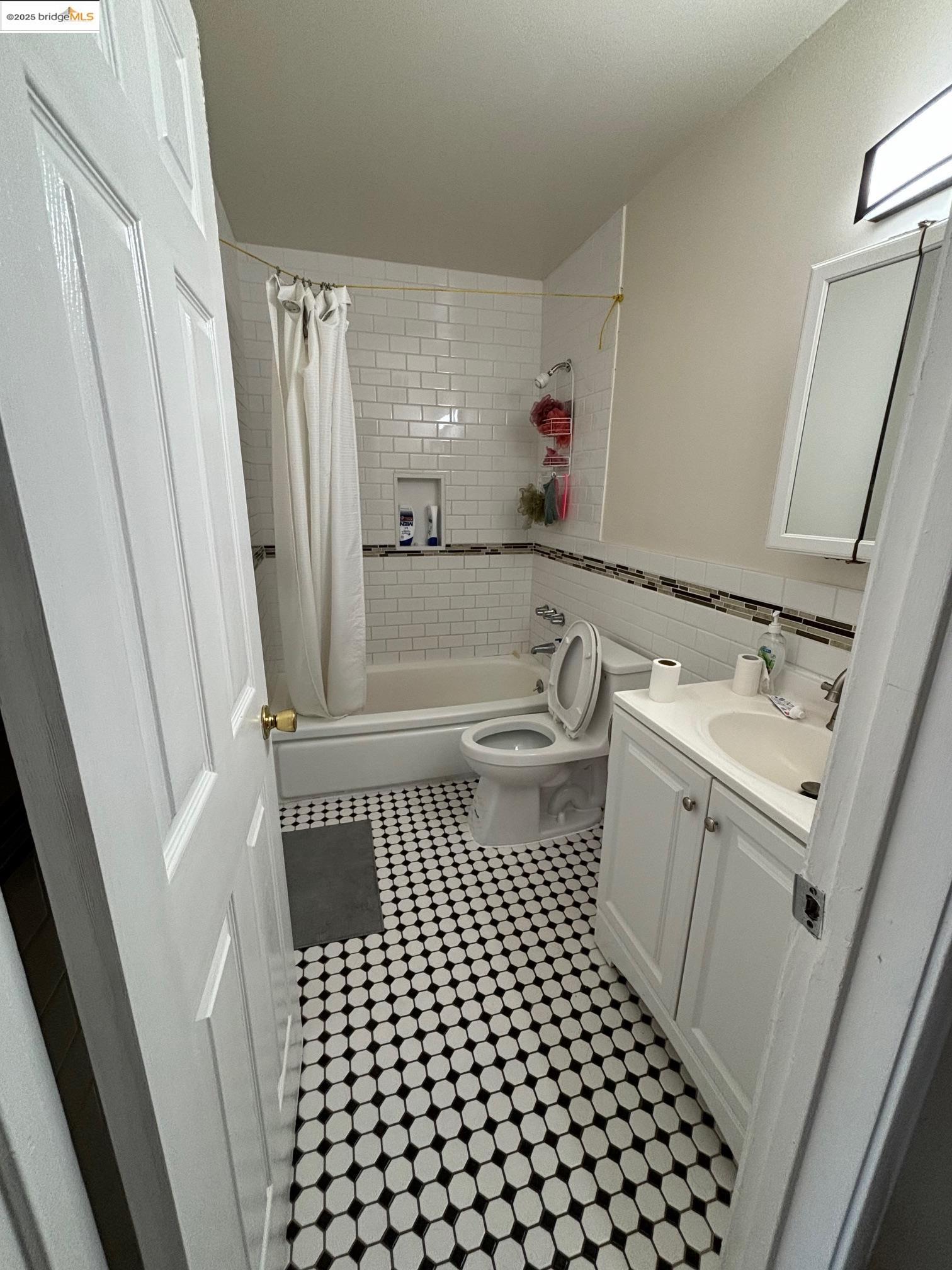 Photo #17: 41109330 Listing: Photo #17
