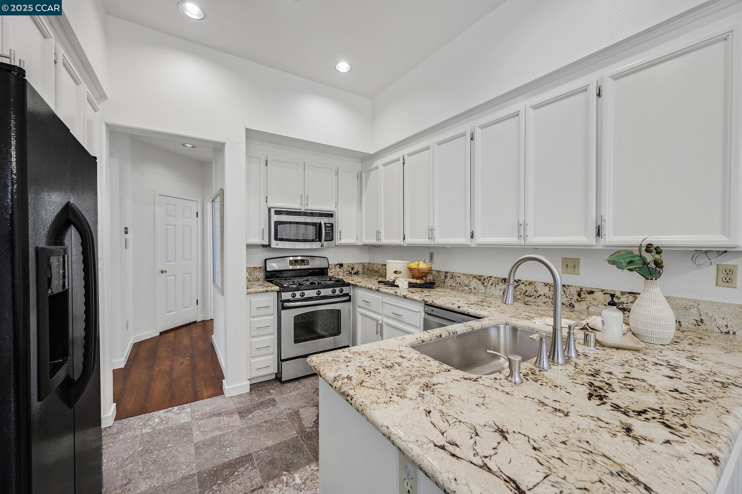 Detail Gallery Image 14 of 51 For 422 Sutton Cir, Danville,  CA 94506 - 4 Beds | 2/1 Baths