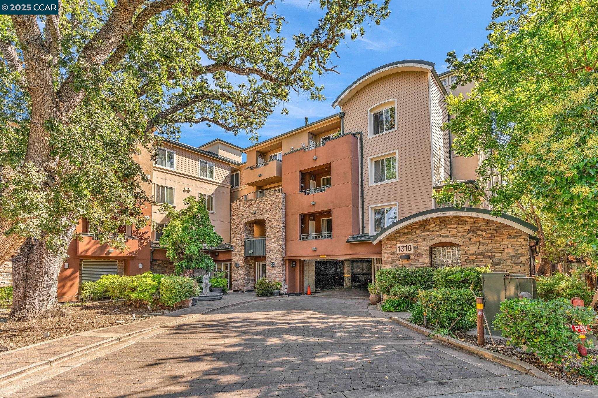 MLS: 41109332 Condo For Sale