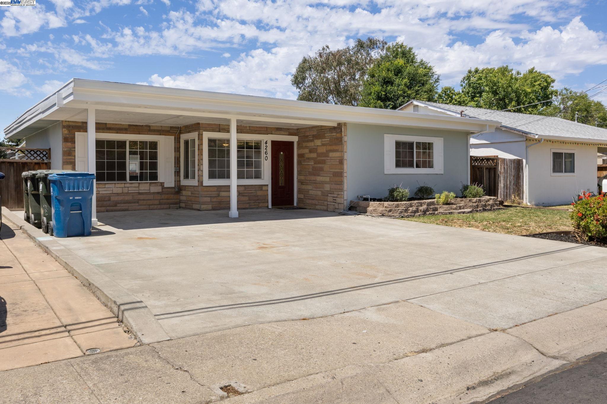 Detail Gallery Image 2 of 18 For 4260 Irene Drive, Martinez,  CA 94553 - 3 Beds | 1 Baths