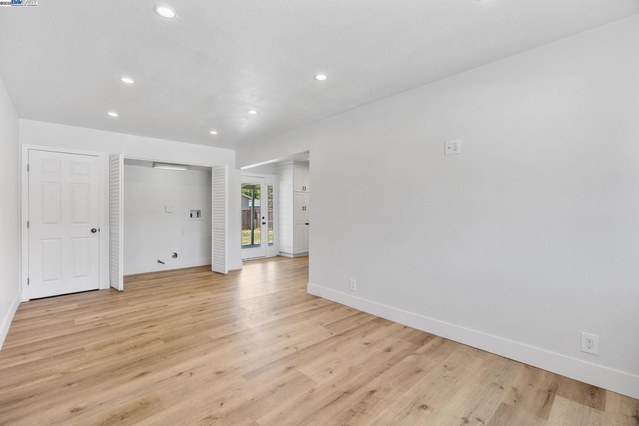 Detail Gallery Image 14 of 18 For 4260 Irene Drive, Martinez,  CA 94553 - 3 Beds | 1 Baths