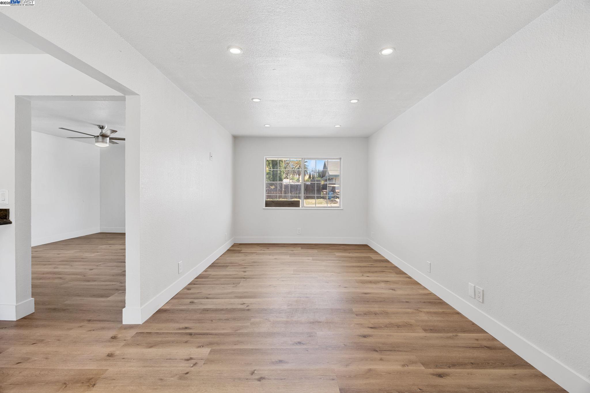 Detail Gallery Image 8 of 18 For 4260 Irene Drive, Martinez,  CA 94553 - 3 Beds | 1 Baths