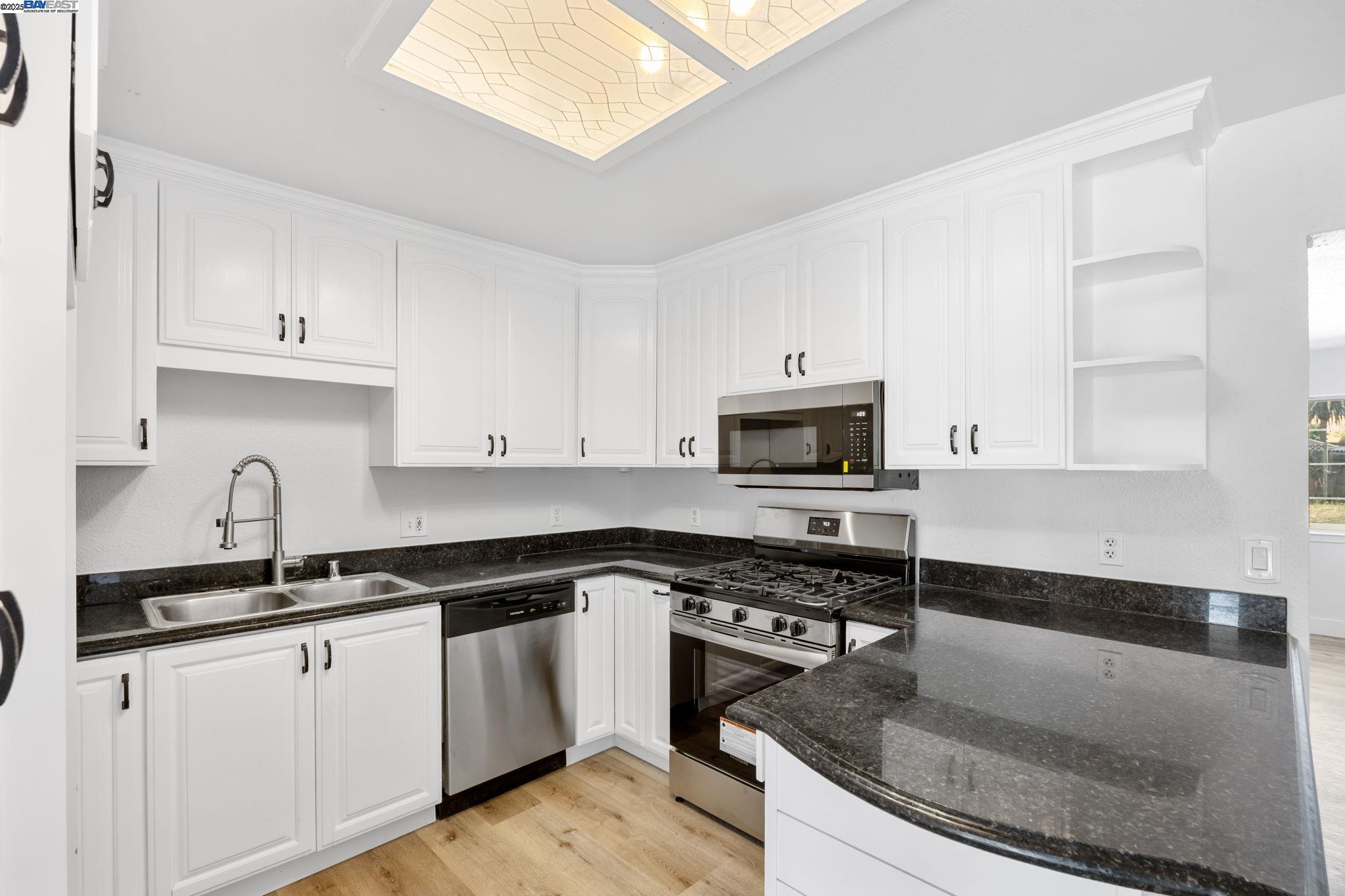 Detail Gallery Image 9 of 18 For 4260 Irene Drive, Martinez,  CA 94553 - 3 Beds | 1 Baths