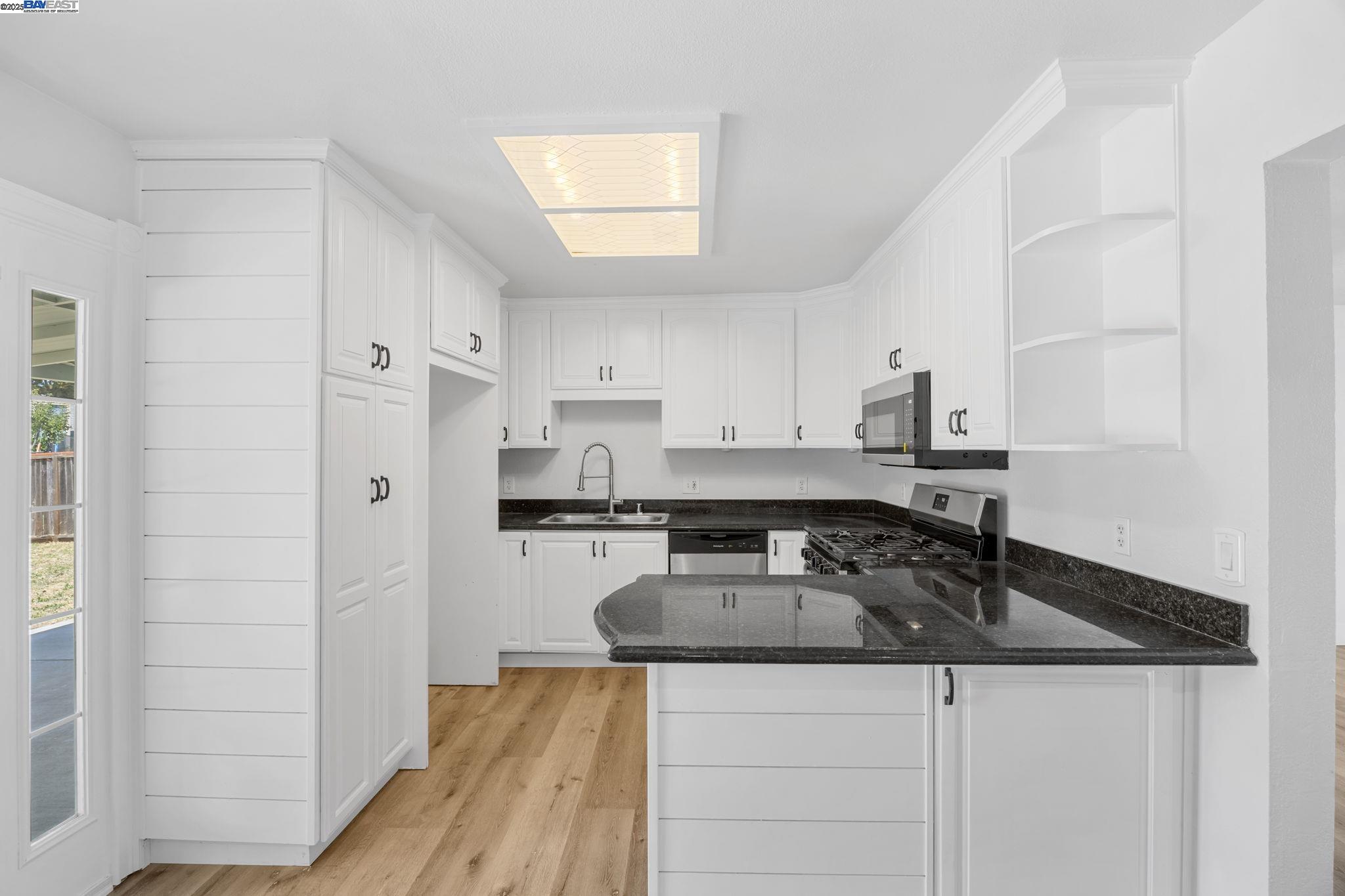 Detail Gallery Image 10 of 18 For 4260 Irene Drive, Martinez,  CA 94553 - 3 Beds | 1 Baths