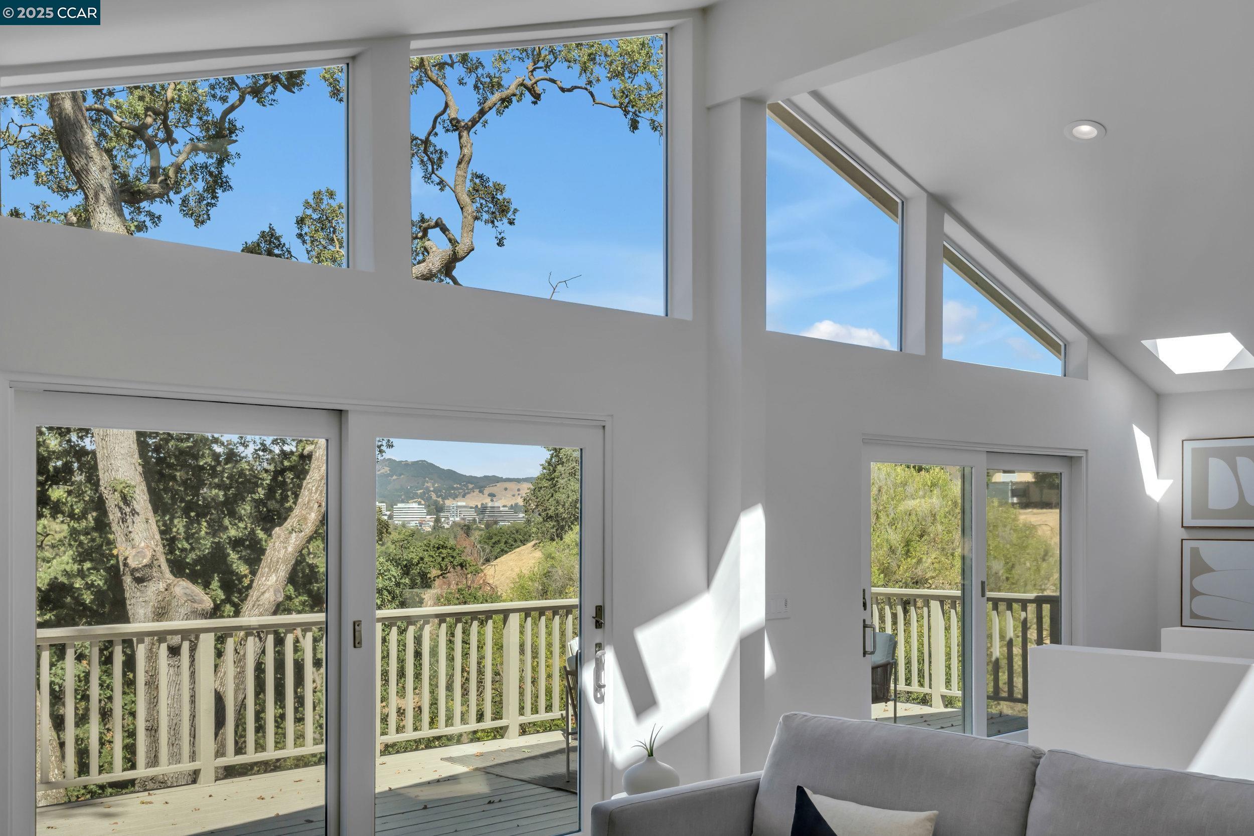Detail Gallery Image 14 of 60 For 127 Caminar Way, Walnut Creek,  CA 94596 - 5 Beds | 5/1 Baths