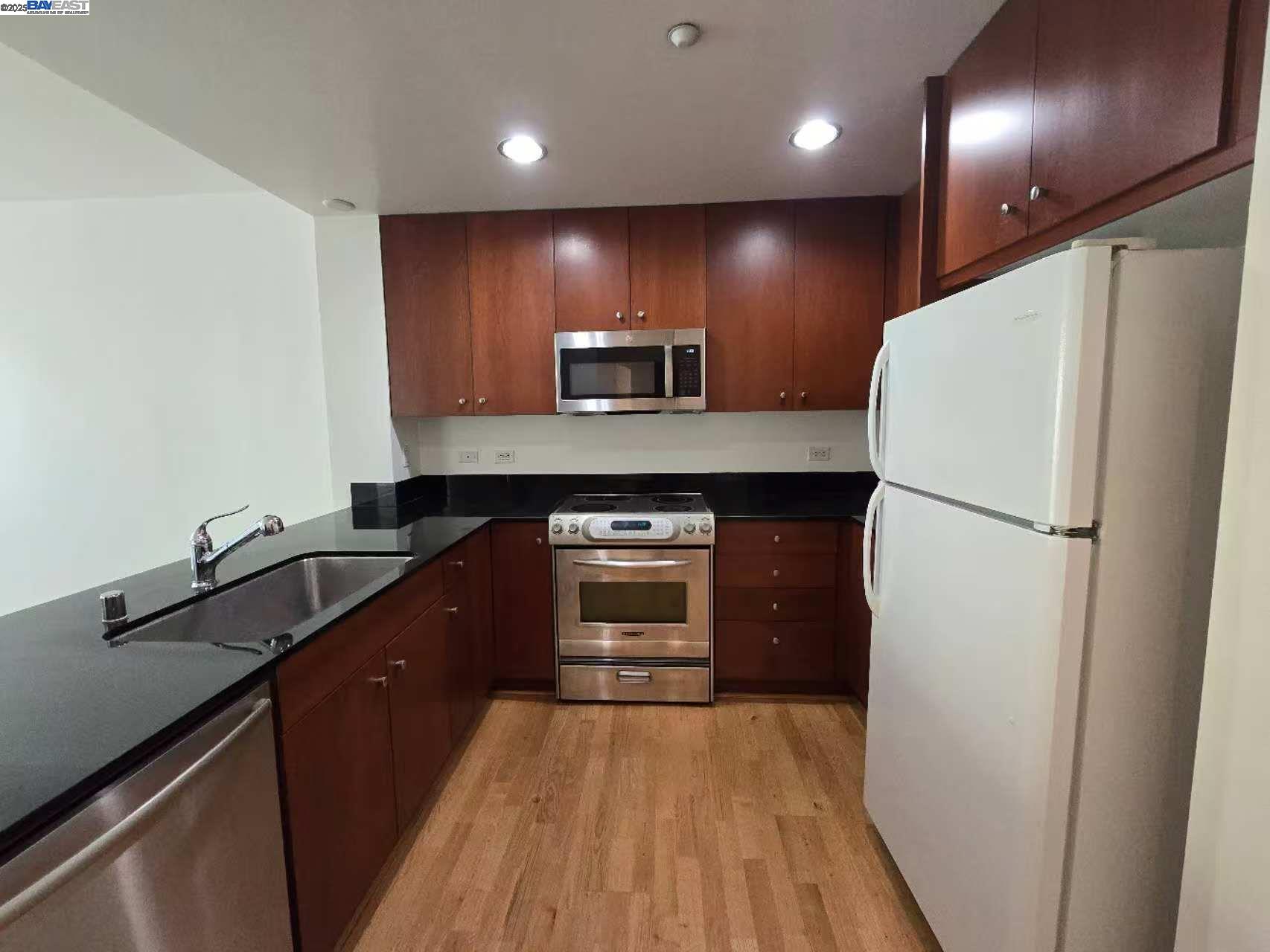 Detail Gallery Image 8 of 22 For 585 9th #422,  Oakland,  CA 94607 - 1 Beds | 1 Baths