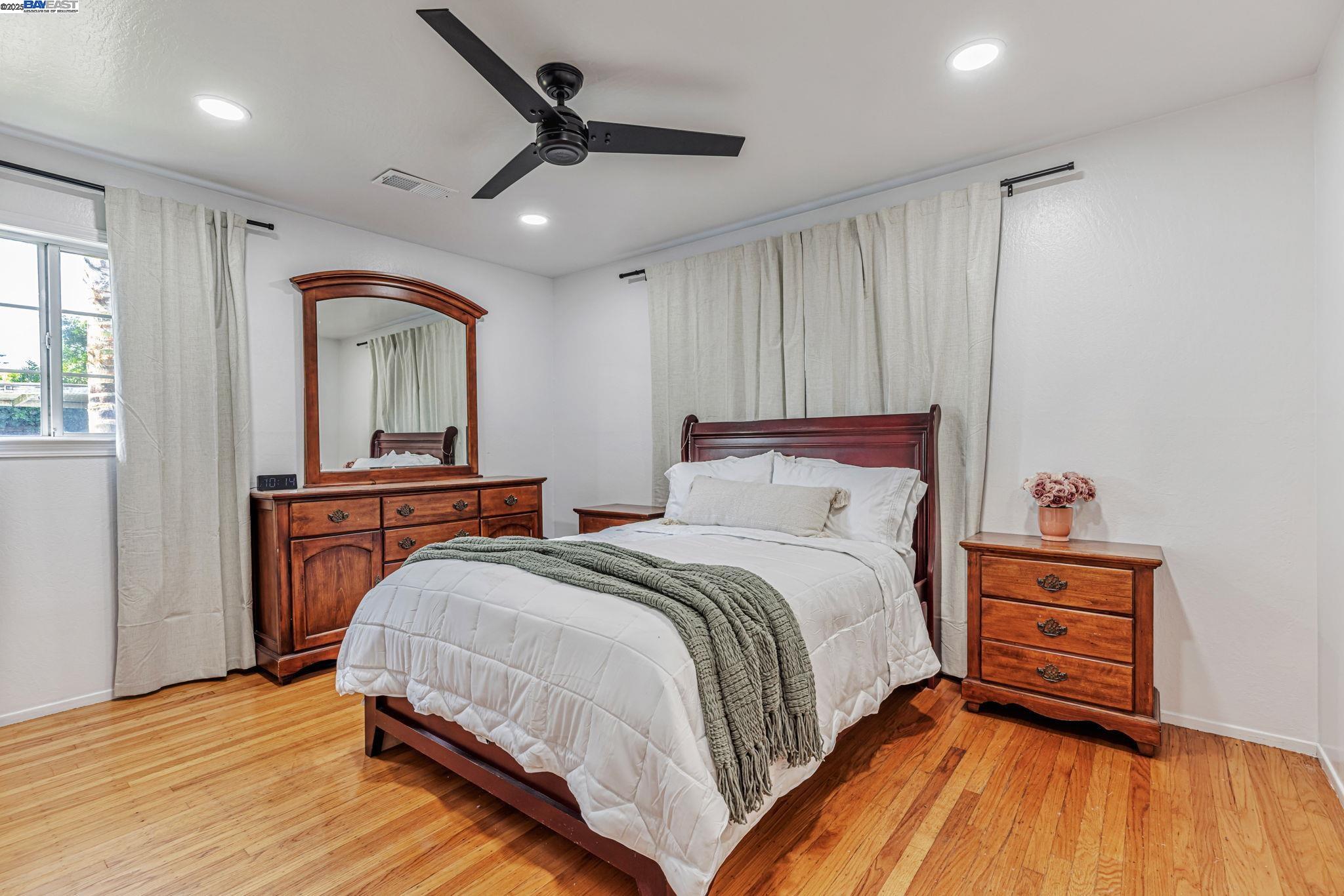 Detail Gallery Image 7 of 11 For 1027 Redondo Way, Livermore,  CA 94550 - 3 Beds | 2 Baths