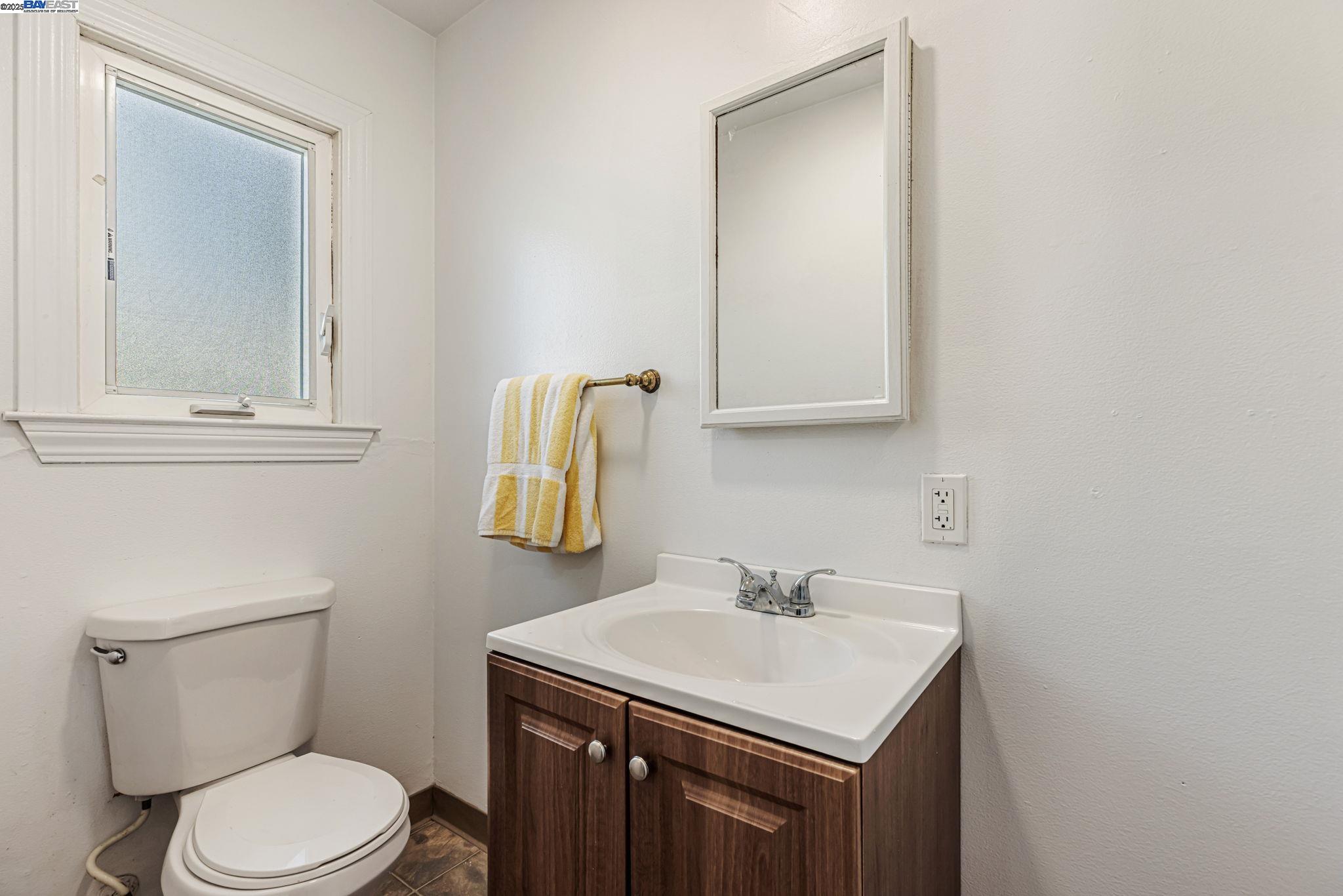 Detail Gallery Image 8 of 11 For 1027 Redondo Way, Livermore,  CA 94550 - 3 Beds | 2 Baths