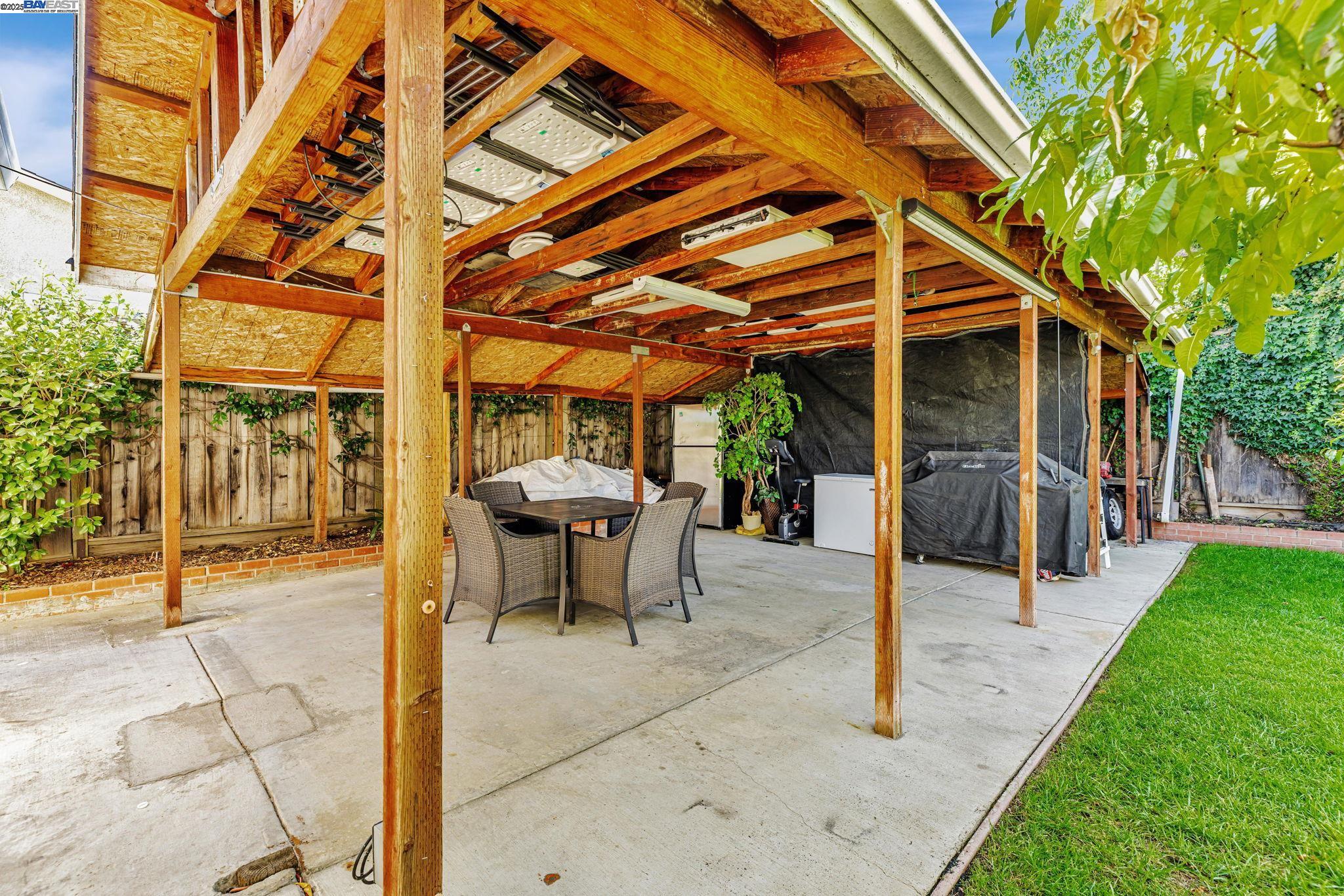 Detail Gallery Image 10 of 11 For 1027 Redondo Way, Livermore,  CA 94550 - 3 Beds | 2 Baths
