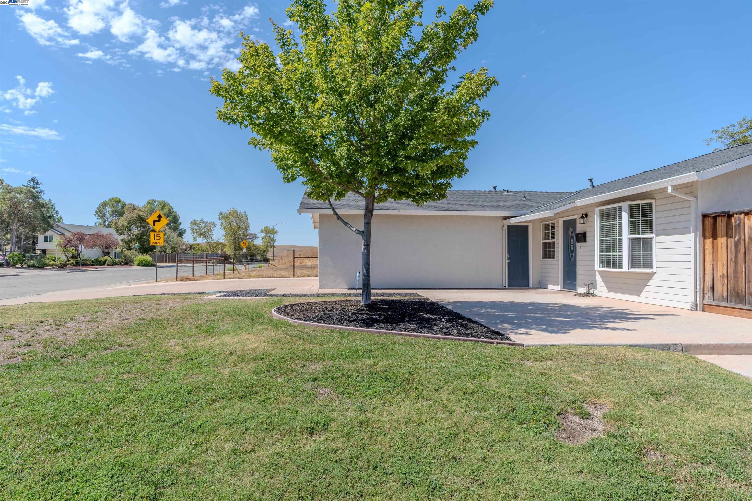 Detail Gallery Image 3 of 39 For 4172 Galloway St, Livermore,  CA 94551 - 3 Beds | 2 Baths