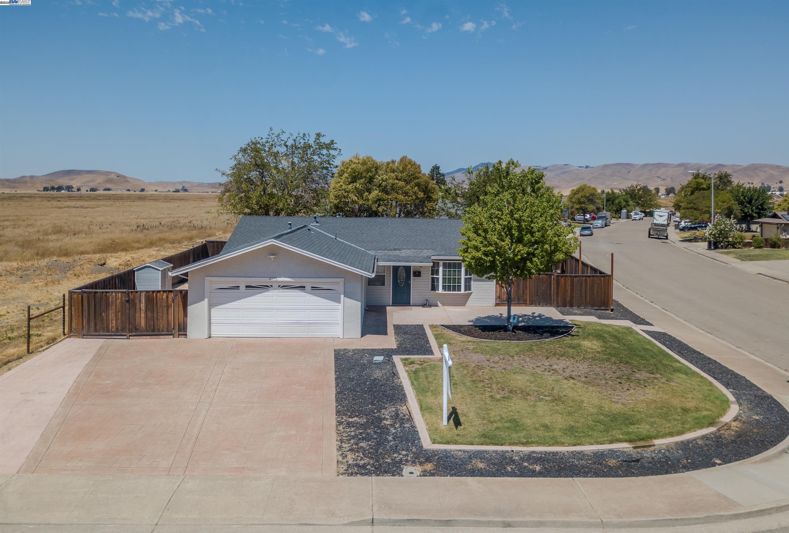 Detail Gallery Image 4 of 39 For 4172 Galloway St, Livermore,  CA 94551 - 3 Beds | 2 Baths