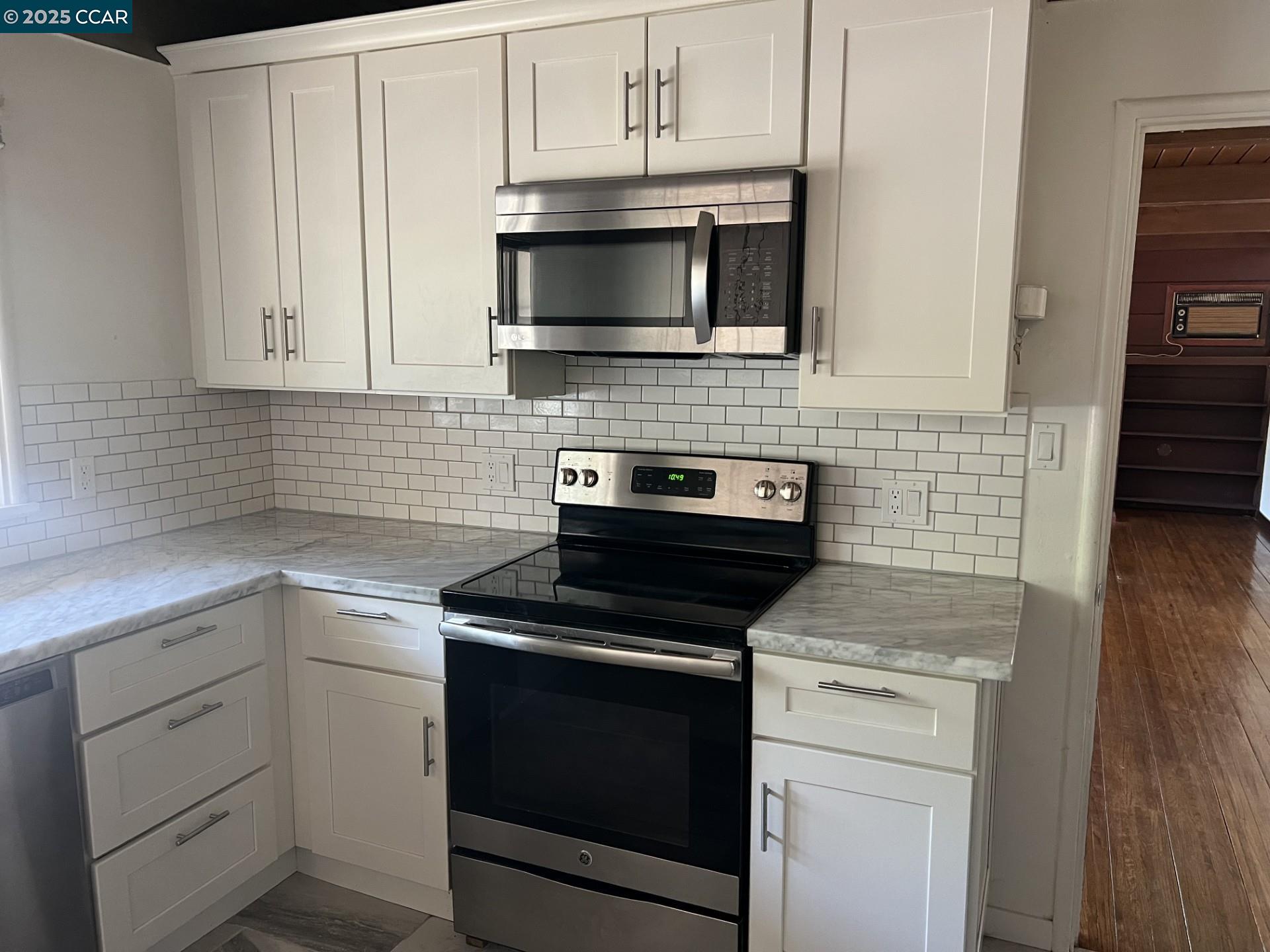 Detail Gallery Image 5 of 14 For 760 Rosewood Dr, Walnut Creek,  CA 94596 - 3 Beds | 1 Baths