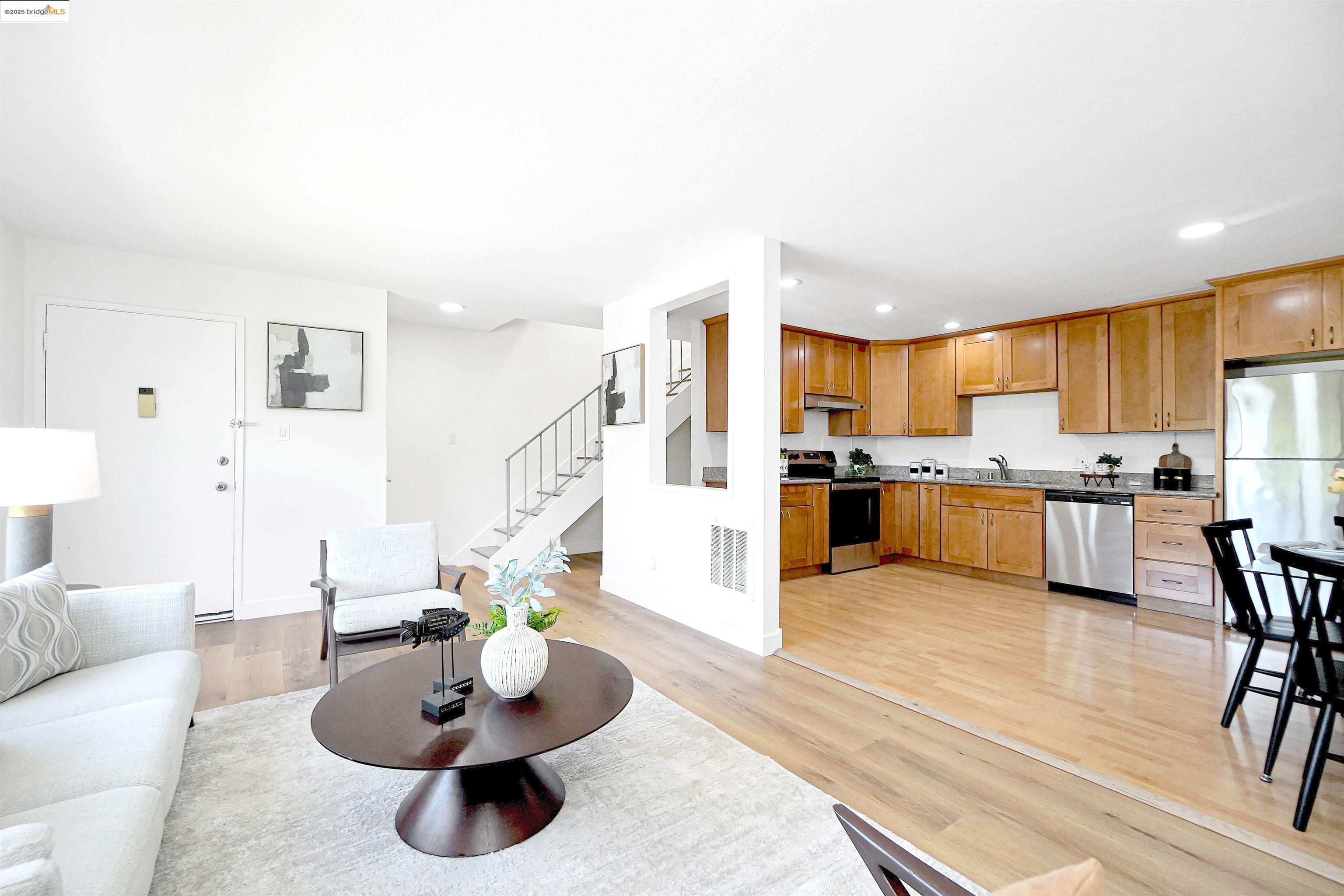 Detail Gallery Image 4 of 40 For 410 Auburn Way #42,  San Jose,  CA 95129 - 2 Beds | 1/1 Baths