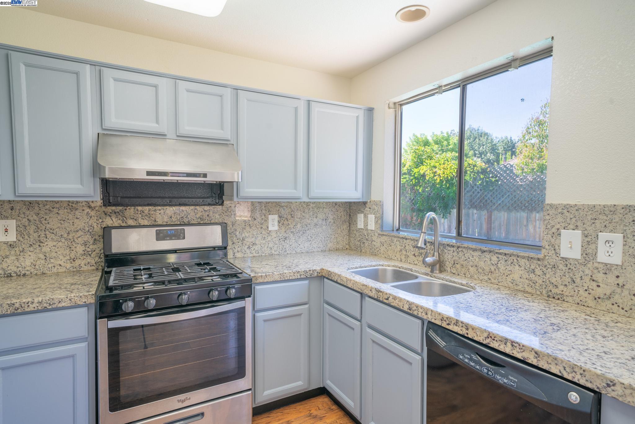 Detail Gallery Image 8 of 31 For 7009 Sawgrass Ct, Riverbank,  CA 95367 - 4 Beds | 2/1 Baths
