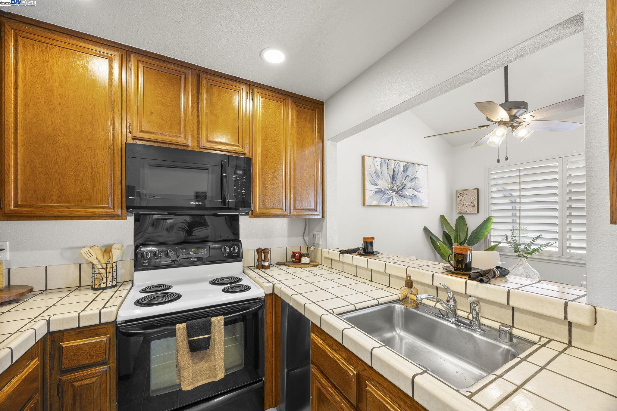 Detail Gallery Image 14 of 35 For 6047 Joaquin Murieta Ave #G,  Newark,  CA 94560 - 1 Beds | 1 Baths