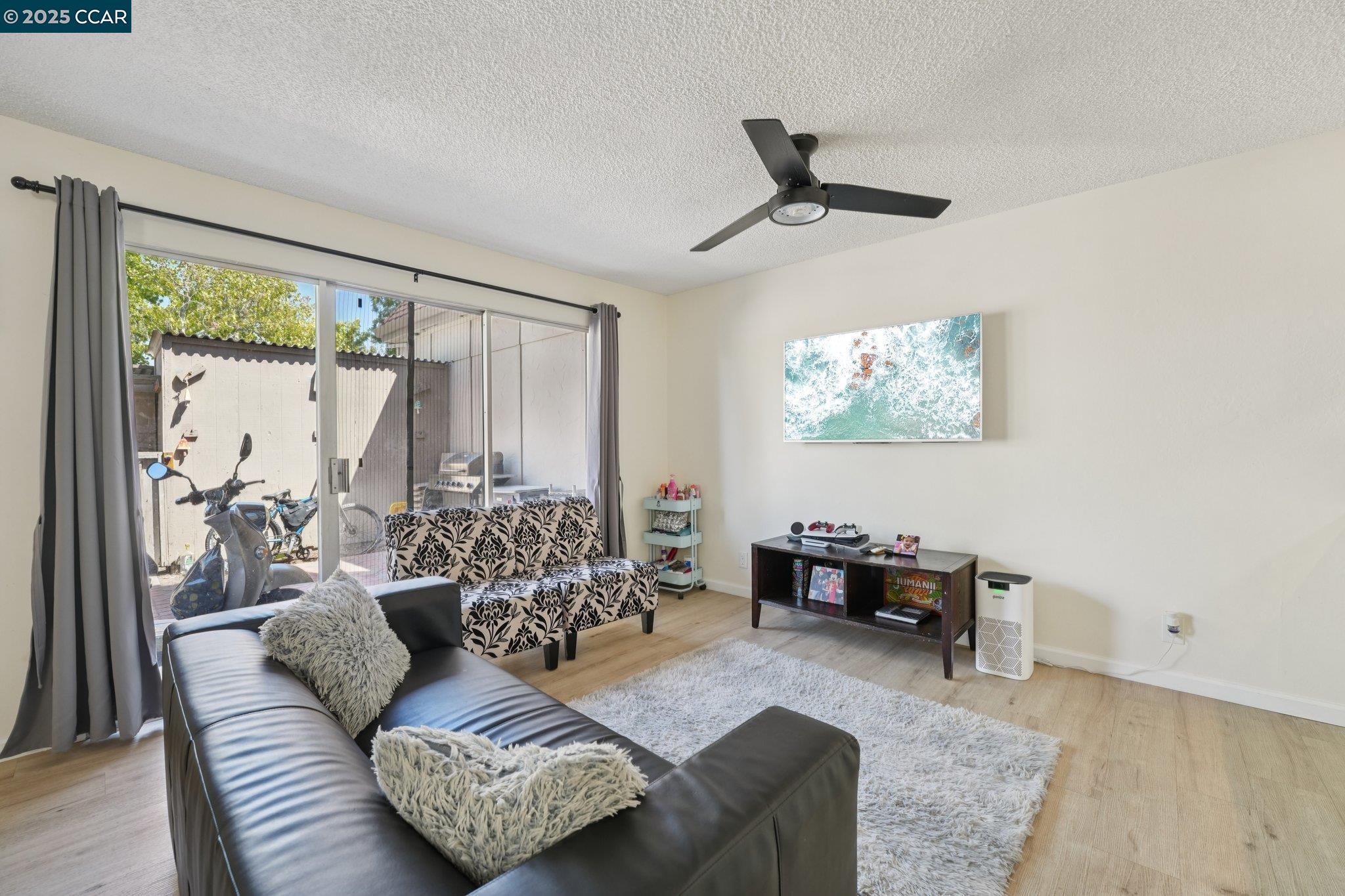 Detail Gallery Image 4 of 40 For 1810 San Jose Dr, Antioch,  CA 94509 - 3 Beds | 1/1 Baths