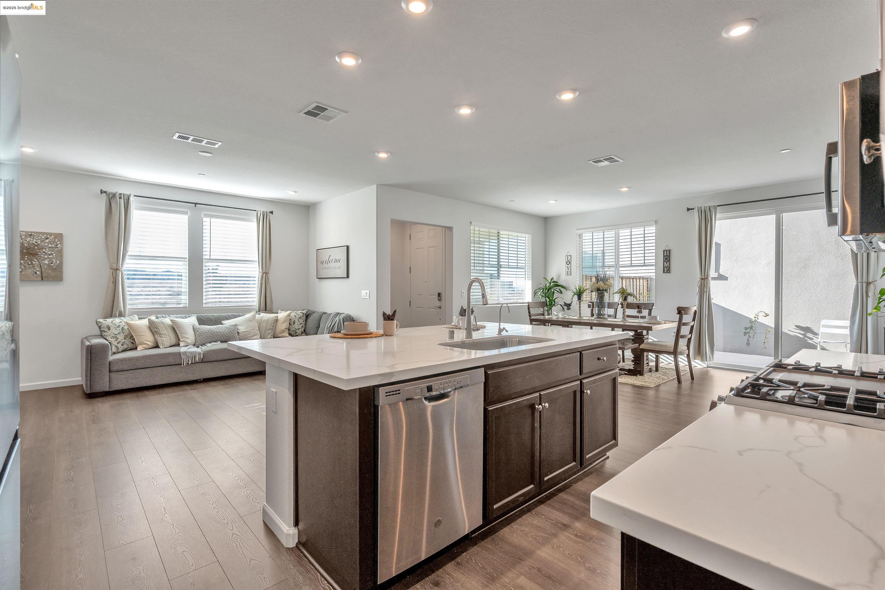 Detail Gallery Image 11 of 46 For 1819 Alves Ranch Rd, Pittsburg,  CA 94565 - 4 Beds | 3 Baths
