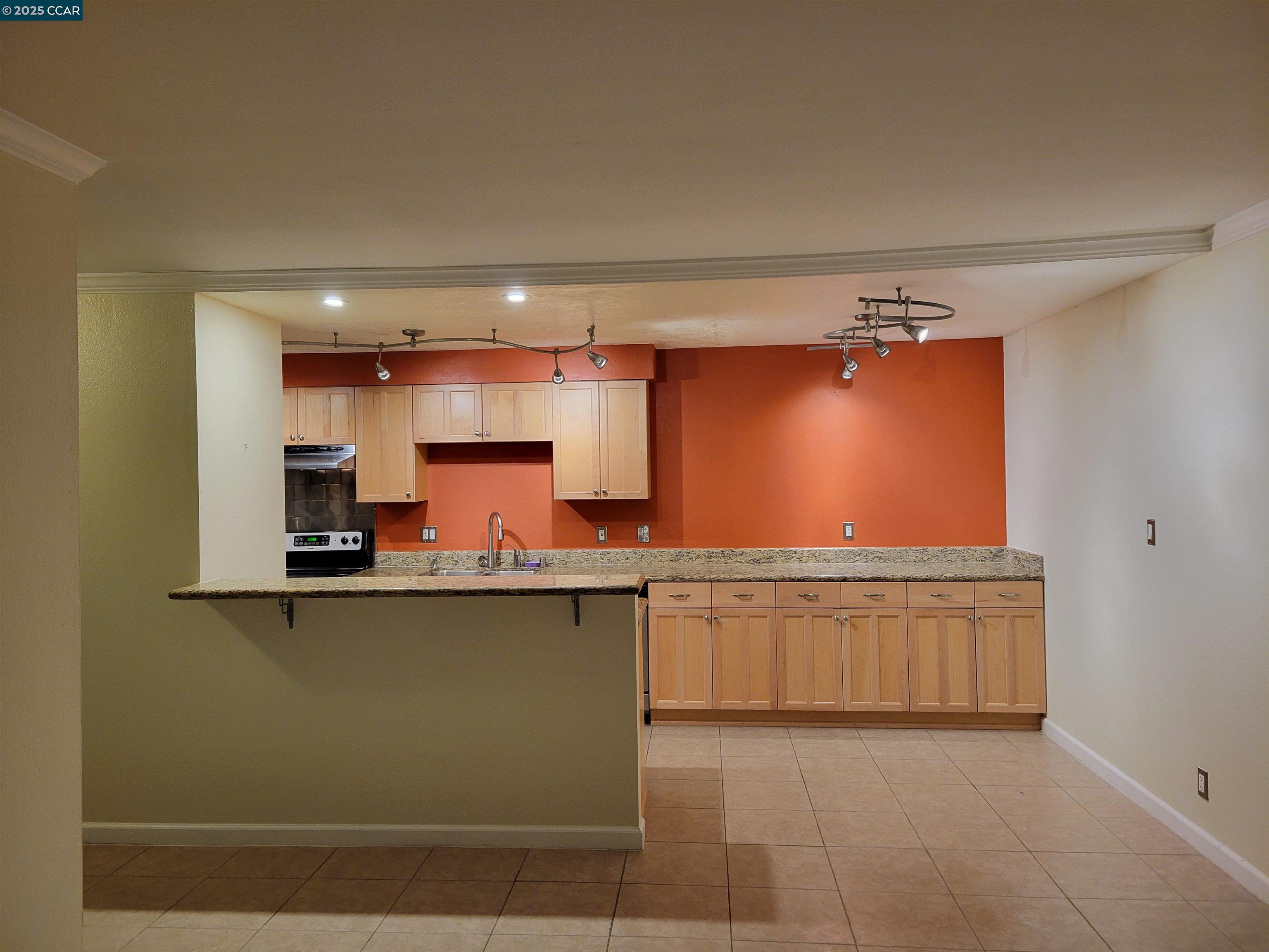 Detail Gallery Image 4 of 17 For 590 El Dorado #109,  Oakland,  CA 94611 - 1 Beds | 1 Baths