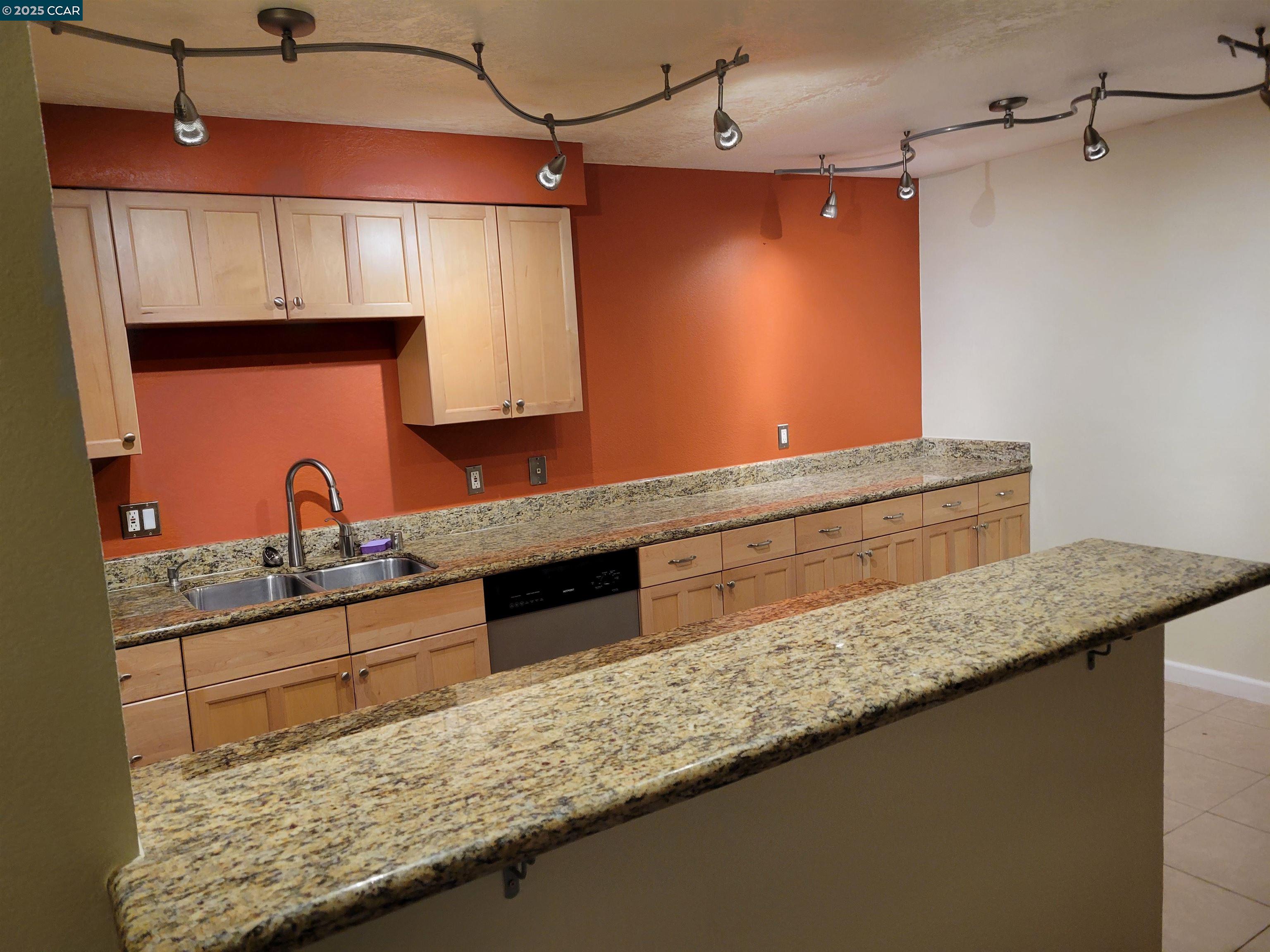 Detail Gallery Image 5 of 17 For 590 El Dorado #109,  Oakland,  CA 94611 - 1 Beds | 1 Baths