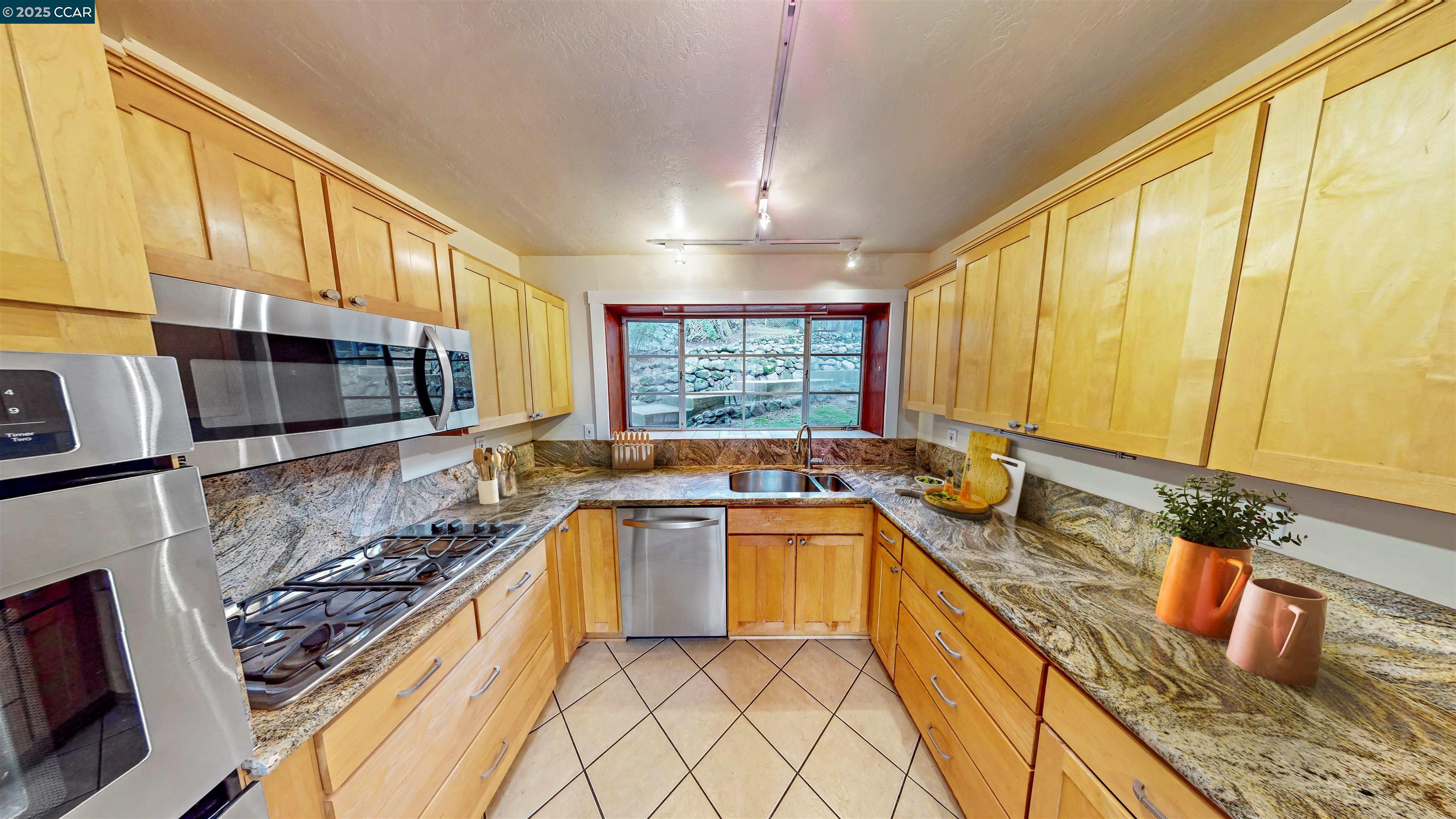 Detail Gallery Image 1 of 21 For 5716 Merriewood Dr., Oakland,  CA 94611 - – Beds | – Baths