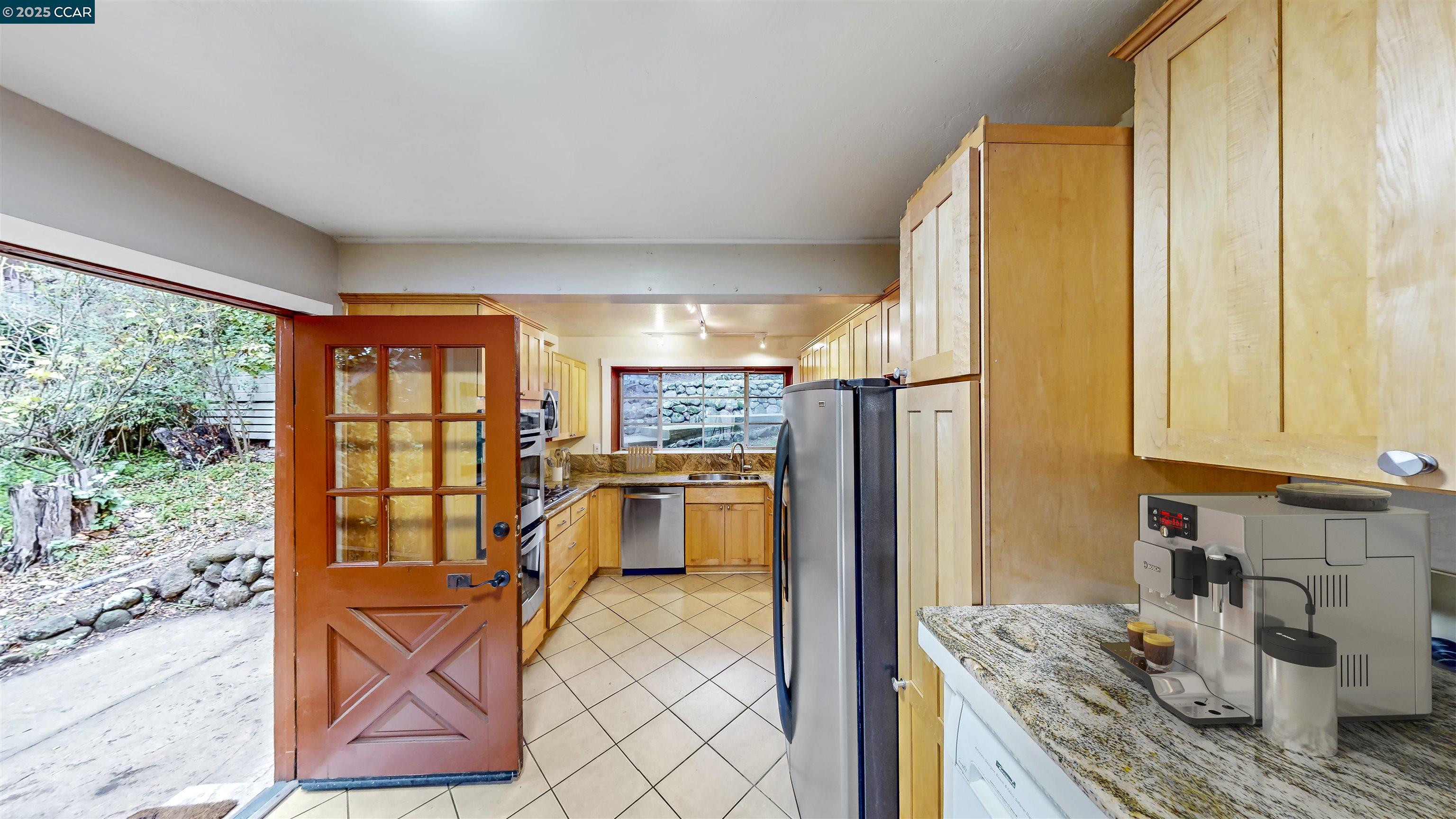 Detail Gallery Image 2 of 21 For 5716 Merriewood Dr., Oakland,  CA 94611 - – Beds | – Baths