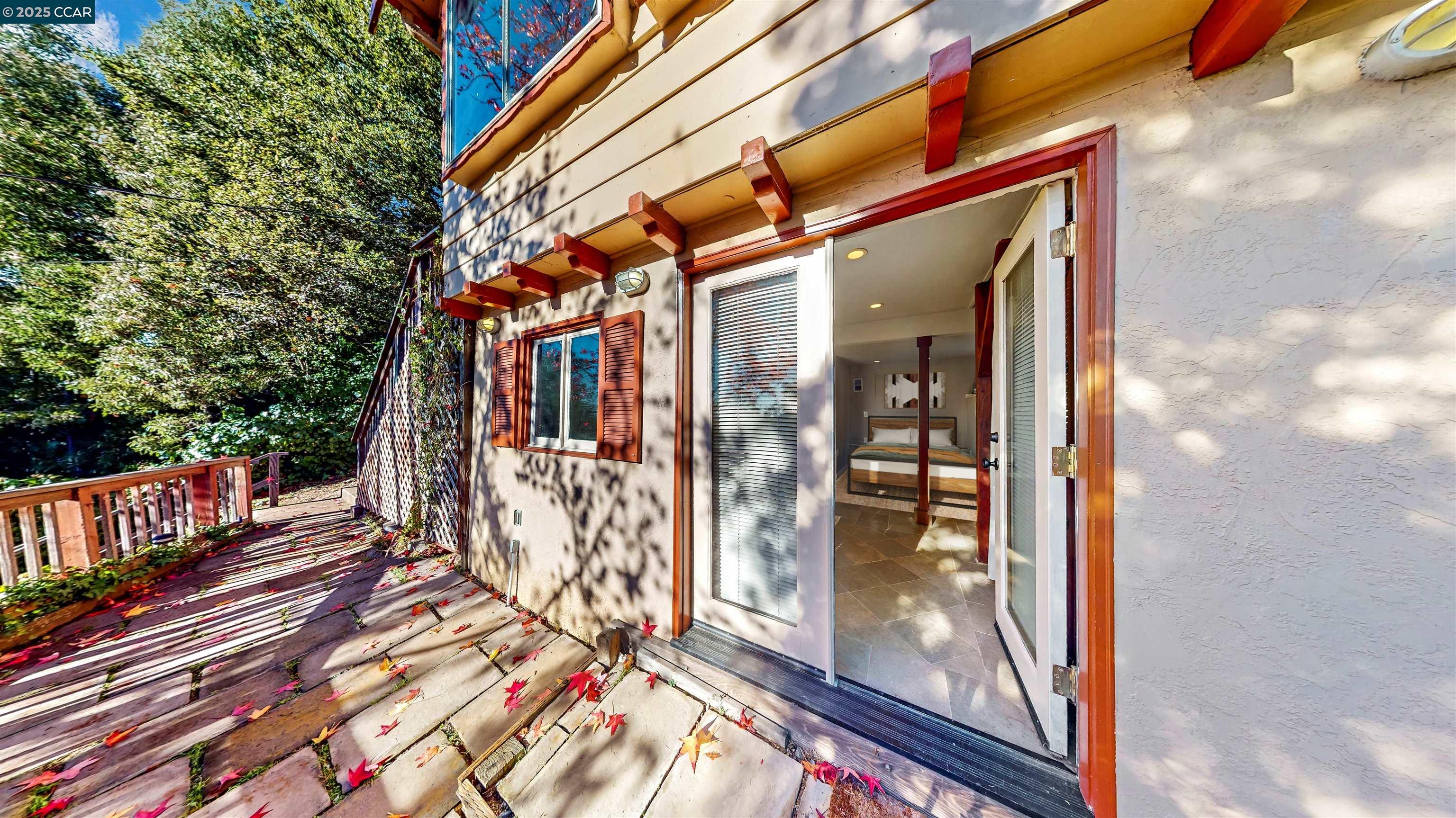 Detail Gallery Image 13 of 21 For 5716 Merriewood Dr., Oakland,  CA 94611 - – Beds | – Baths
