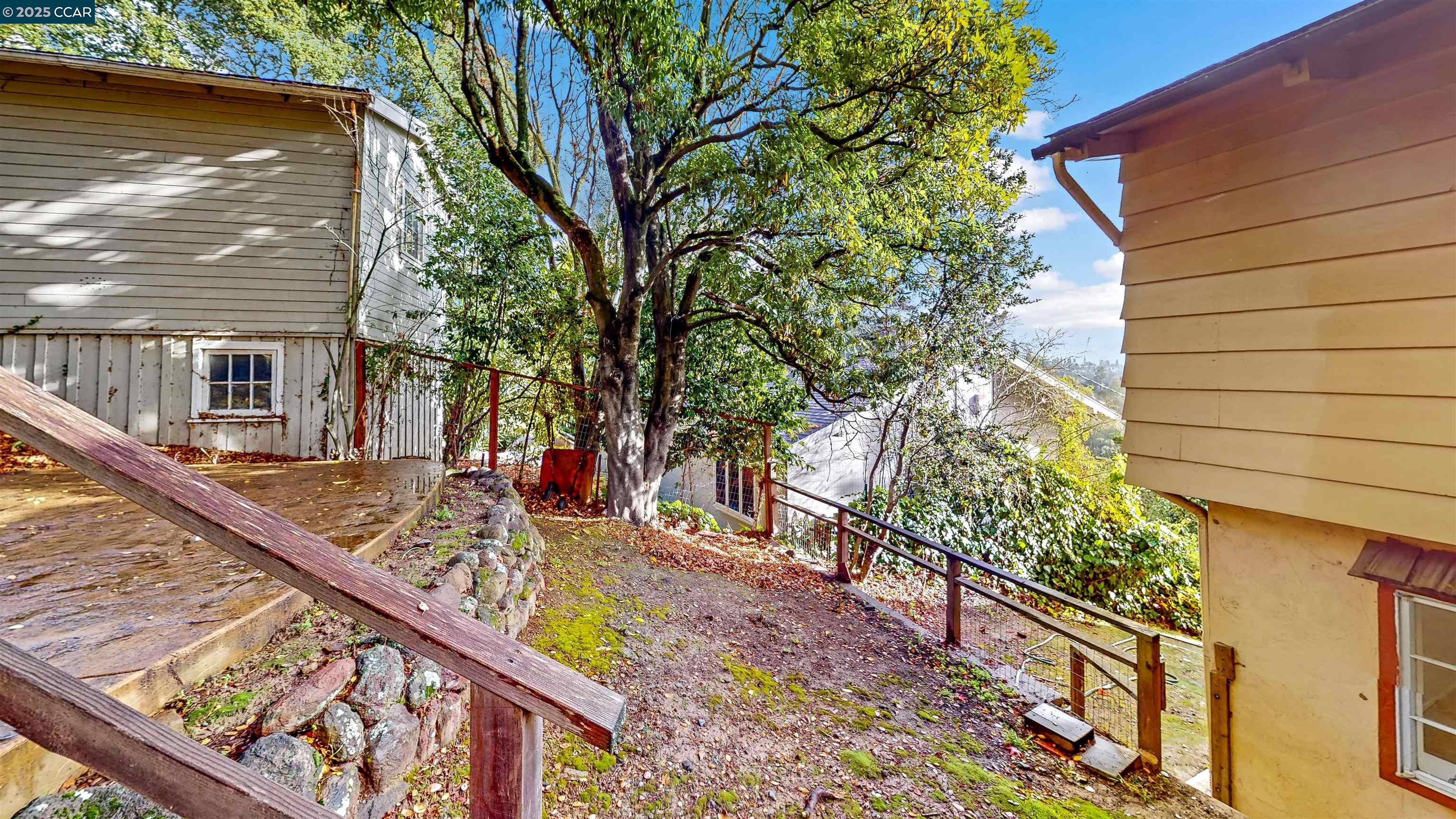 Detail Gallery Image 7 of 21 For 5716 Merriewood Dr., Oakland,  CA 94611 - – Beds | – Baths