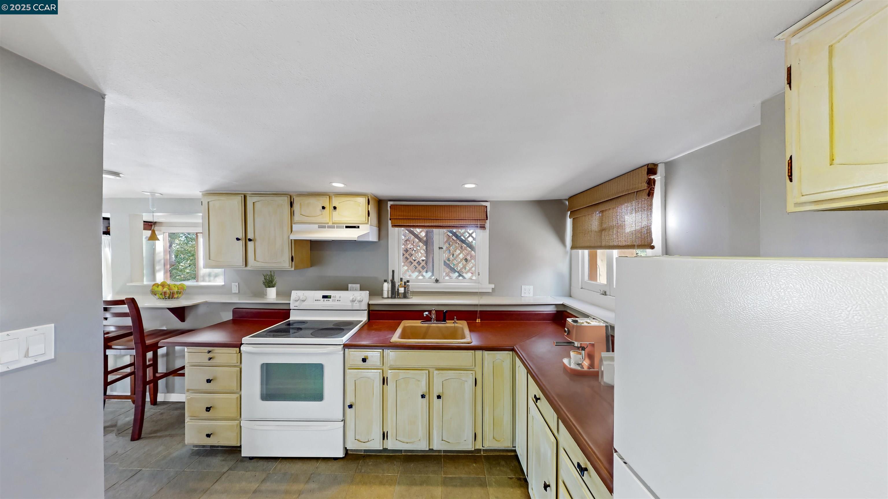 Detail Gallery Image 8 of 21 For 5716 Merriewood Dr., Oakland,  CA 94611 - – Beds | – Baths