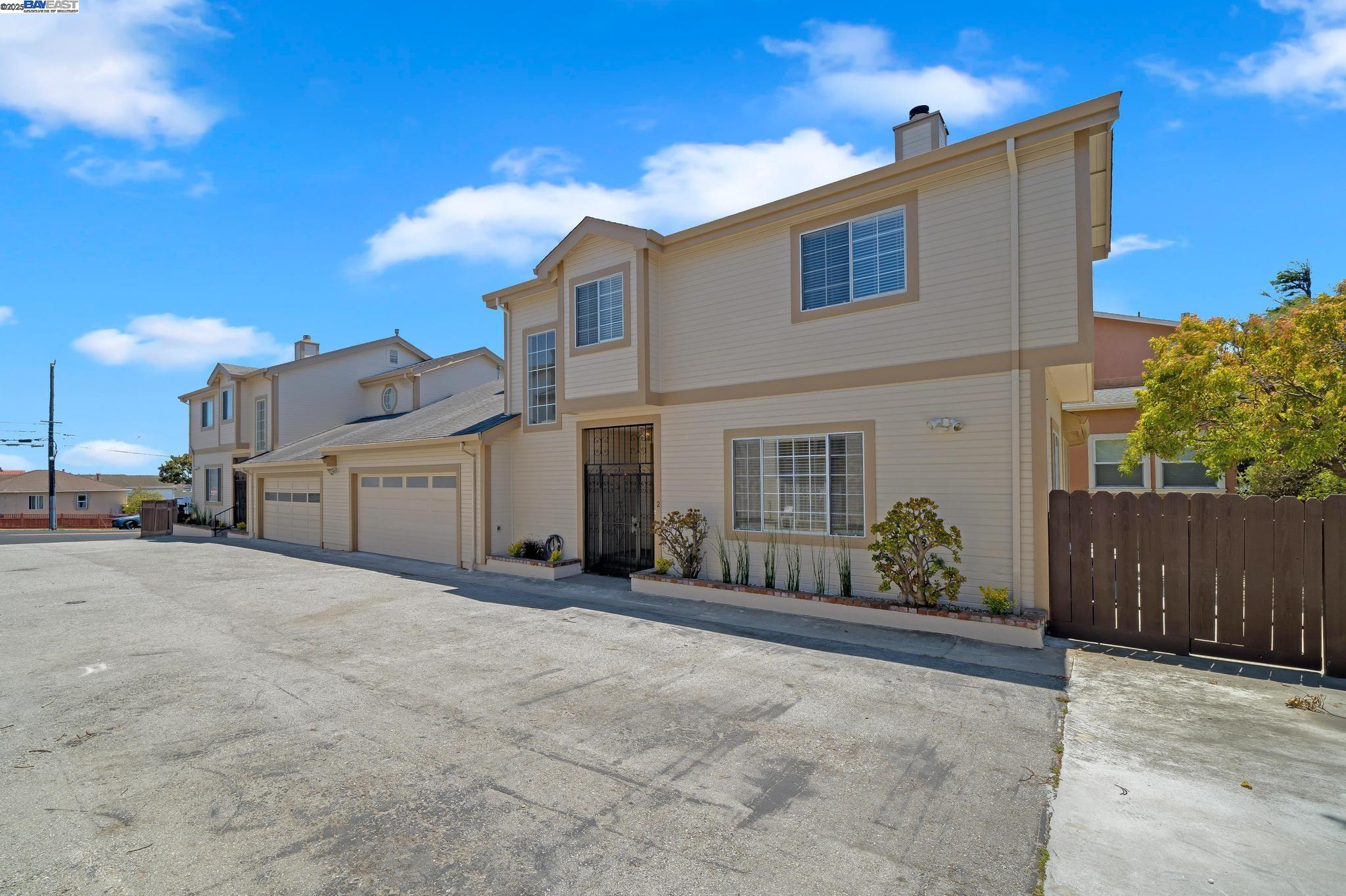 Detail Gallery Image 2 of 40 For 125 Chestnut Ave #2,  –,  CA 94080 - 4 Beds | 2/1 Baths