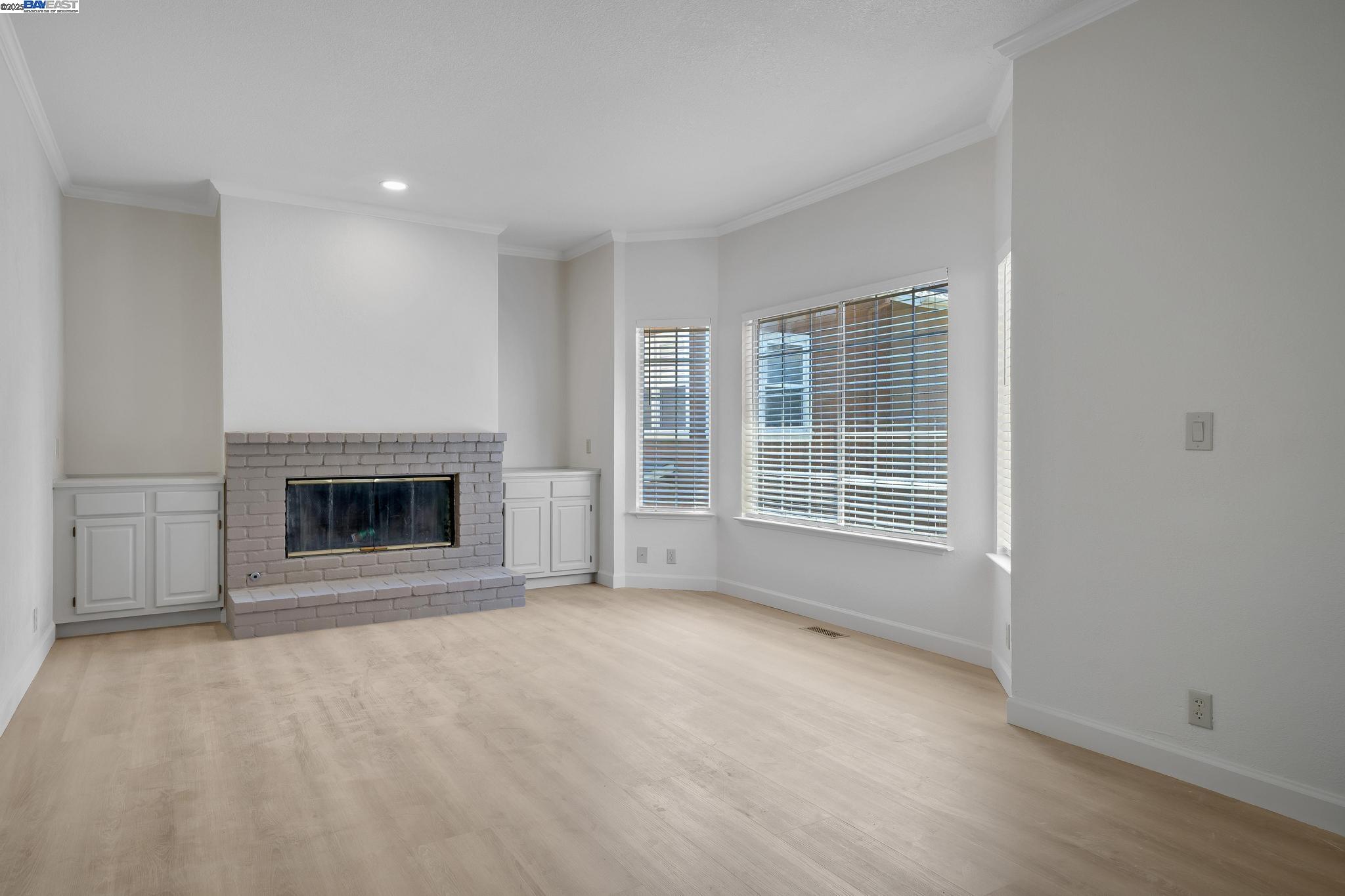 Detail Gallery Image 16 of 40 For 125 Chestnut Ave #2,  –,  CA 94080 - 4 Beds | 2/1 Baths