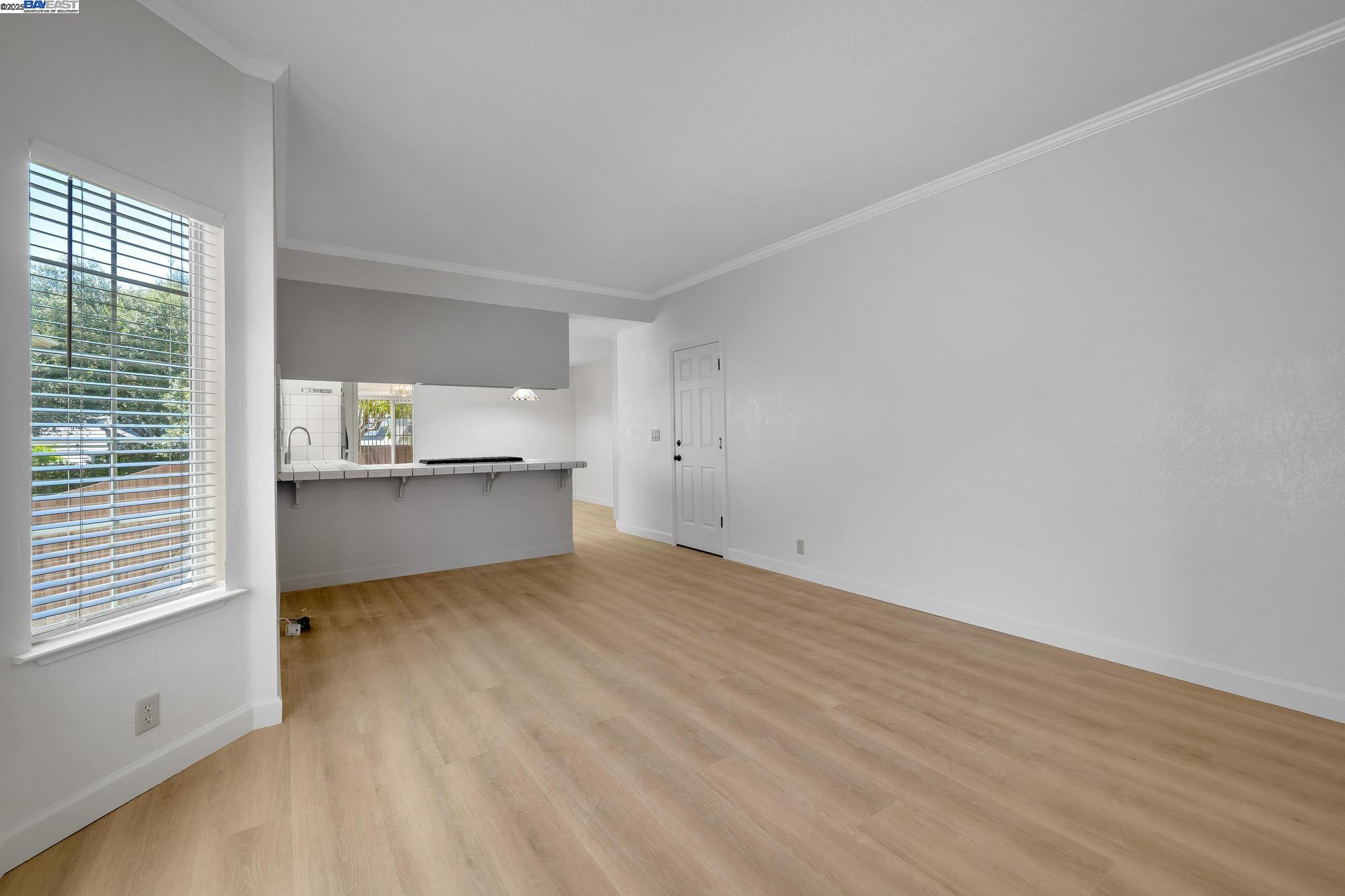 Detail Gallery Image 17 of 40 For 125 Chestnut Ave #2,  –,  CA 94080 - 4 Beds | 2/1 Baths
