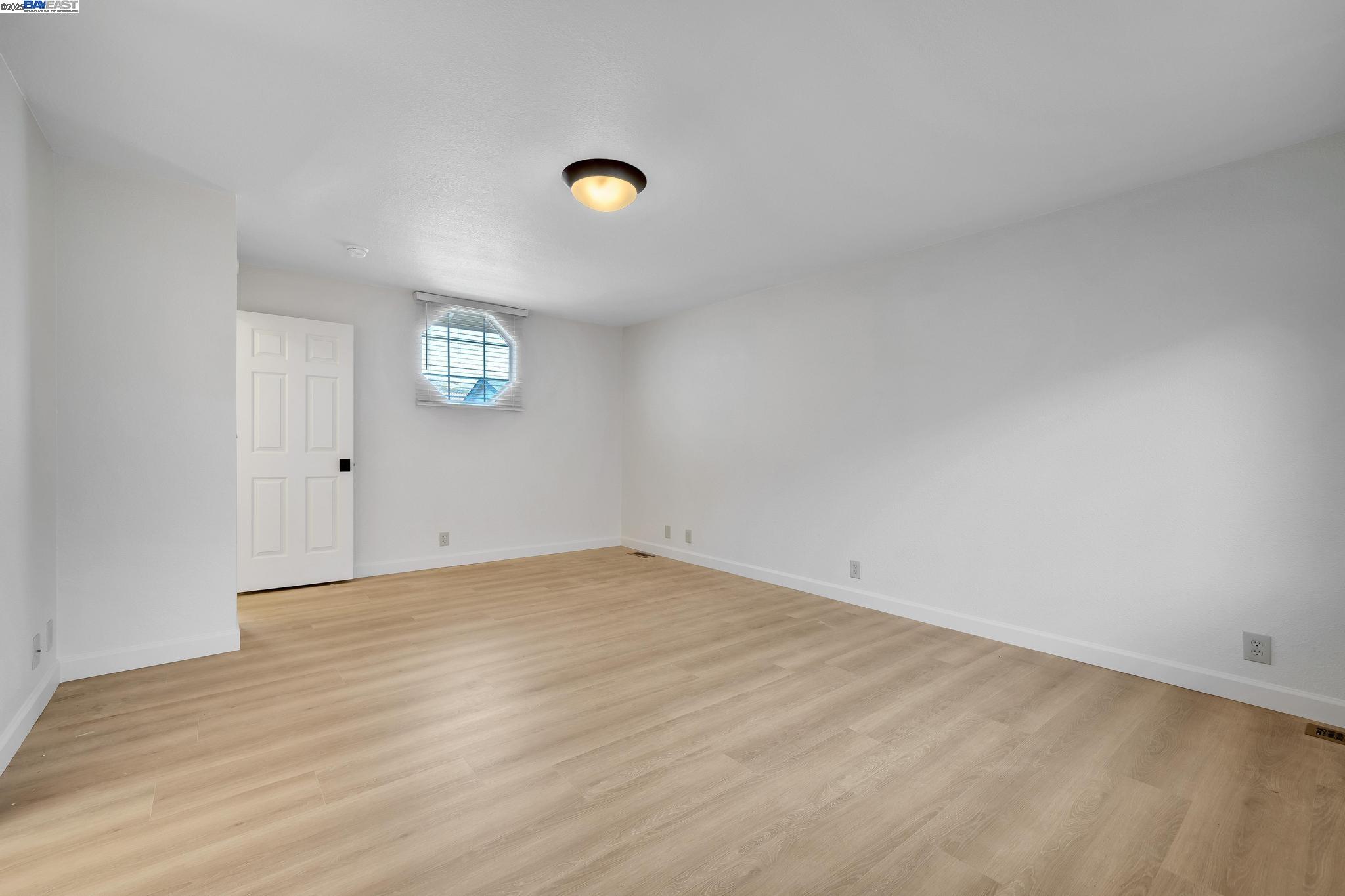 Detail Gallery Image 21 of 40 For 125 Chestnut Ave #2,  –,  CA 94080 - 4 Beds | 2/1 Baths
