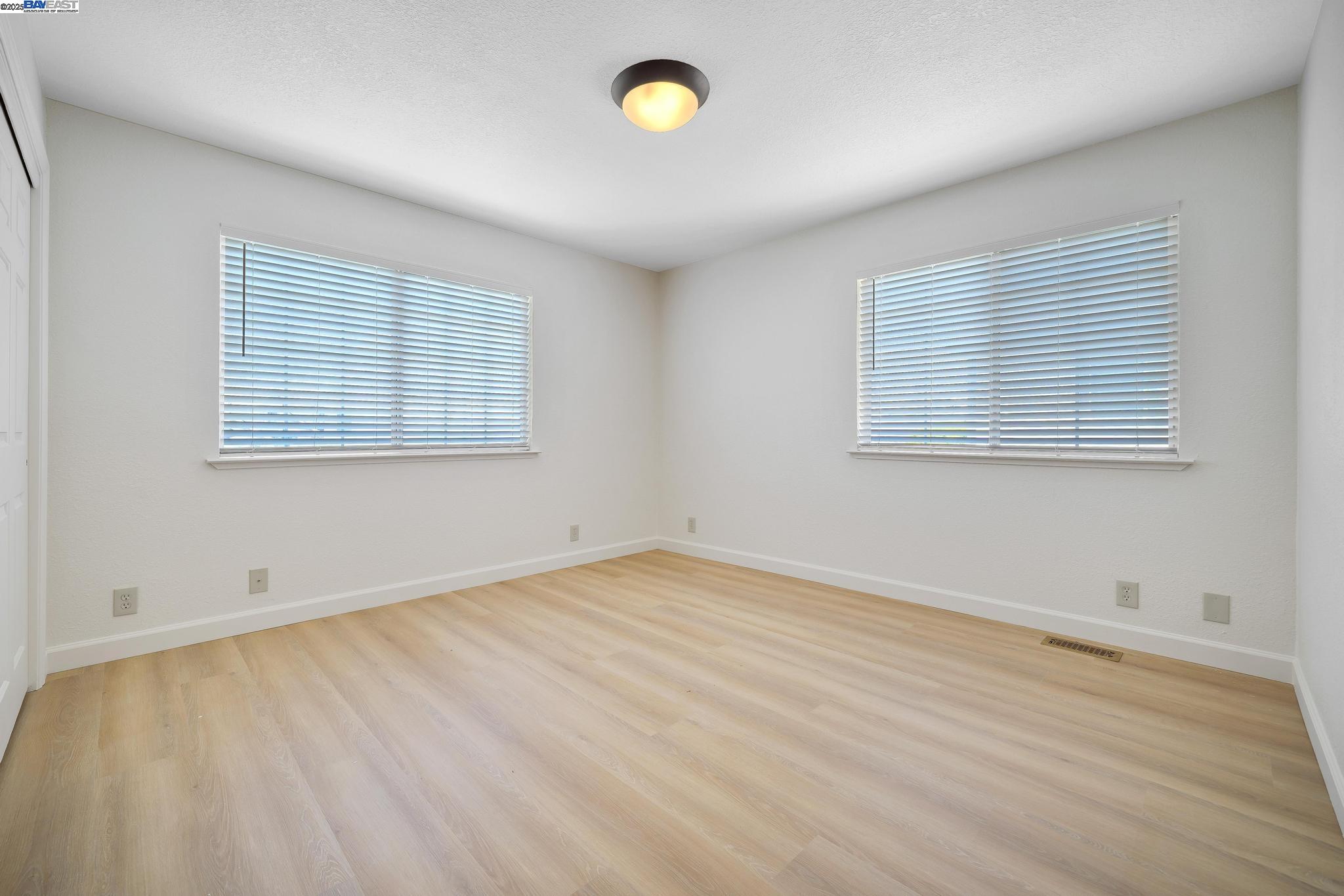 Detail Gallery Image 26 of 40 For 125 Chestnut Ave #2,  –,  CA 94080 - 4 Beds | 2/1 Baths