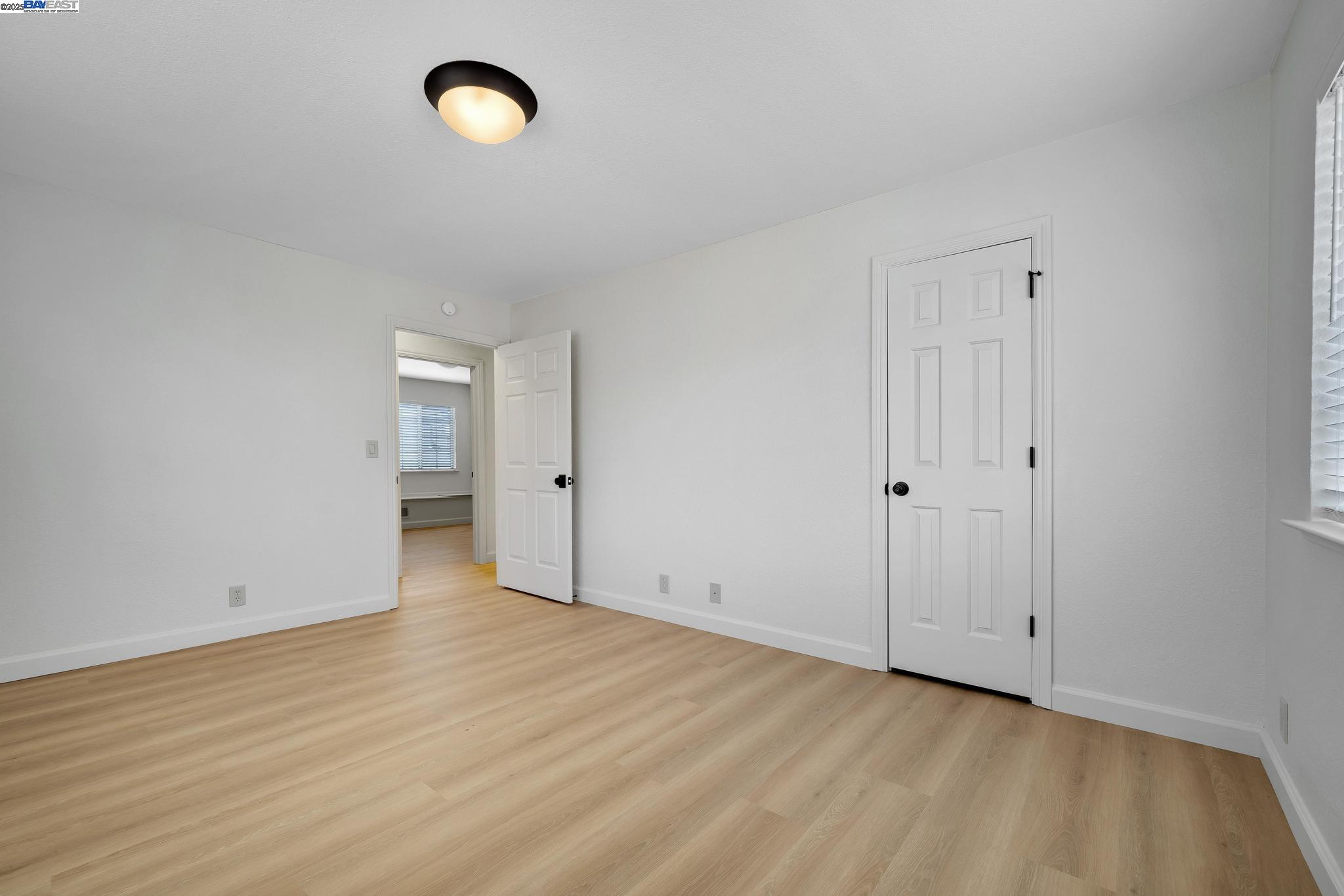 Detail Gallery Image 29 of 40 For 125 Chestnut Ave #2,  –,  CA 94080 - 4 Beds | 2/1 Baths