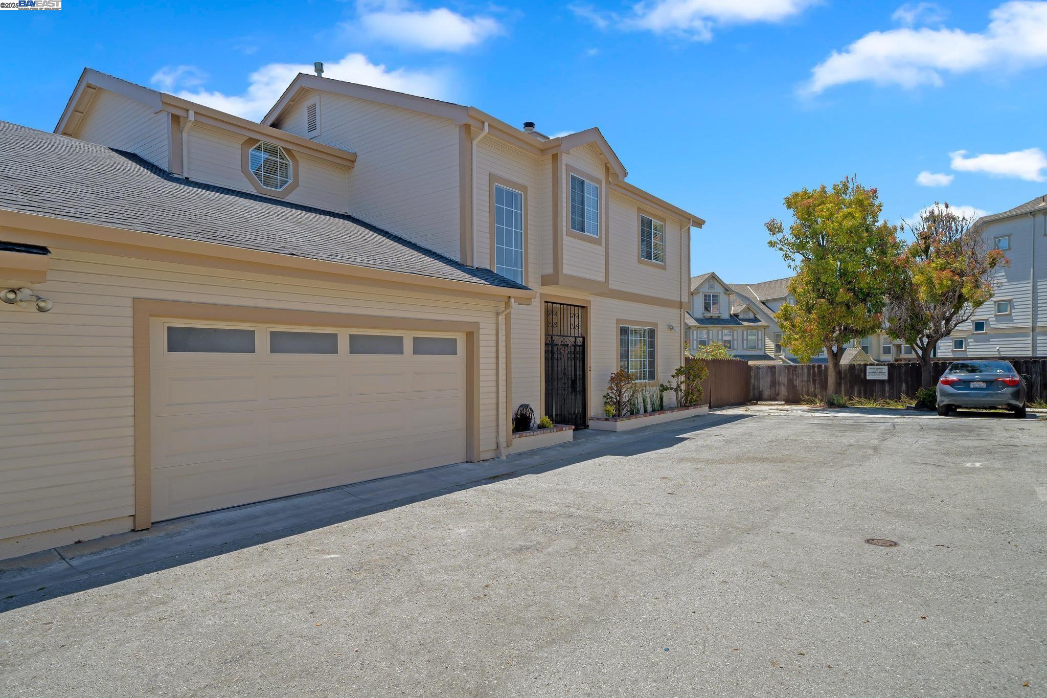 Detail Gallery Image 4 of 40 For 125 Chestnut Ave #2,  –,  CA 94080 - 4 Beds | 2/1 Baths