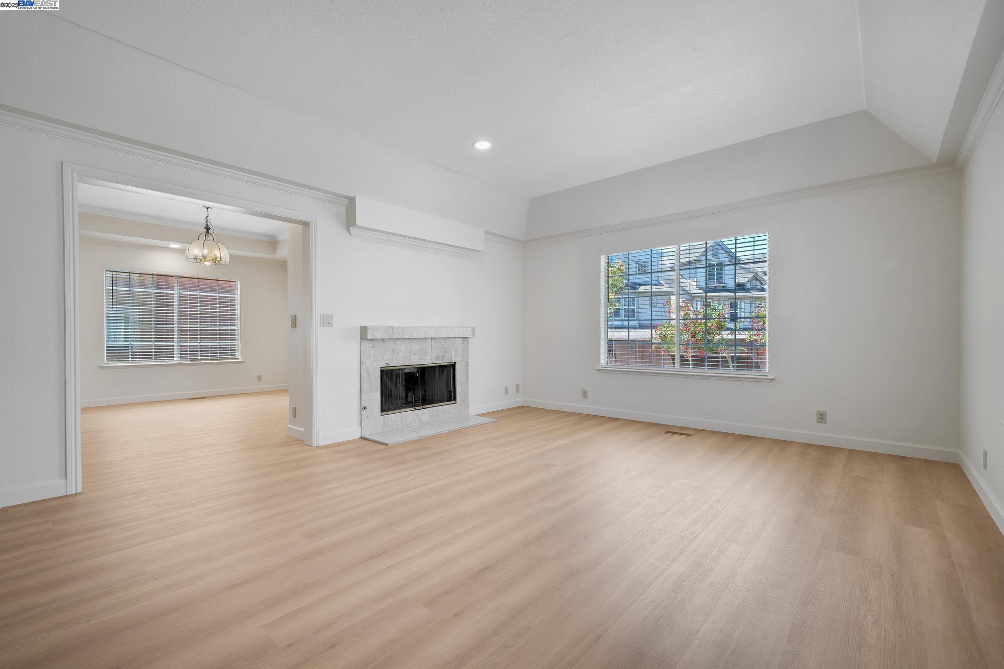 Detail Gallery Image 5 of 40 For 125 Chestnut Ave #2,  –,  CA 94080 - 4 Beds | 2/1 Baths