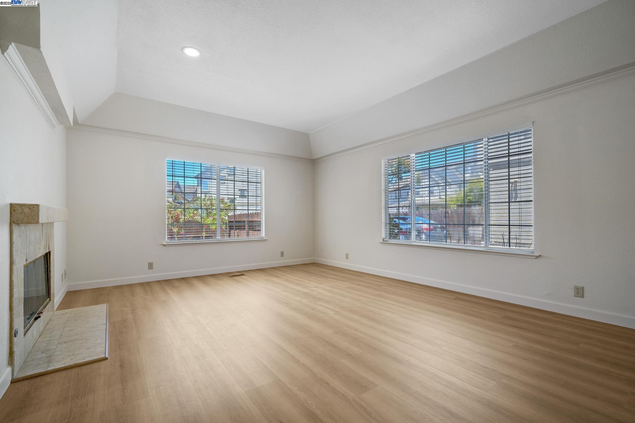 Detail Gallery Image 6 of 40 For 125 Chestnut Ave #2,  –,  CA 94080 - 4 Beds | 2/1 Baths