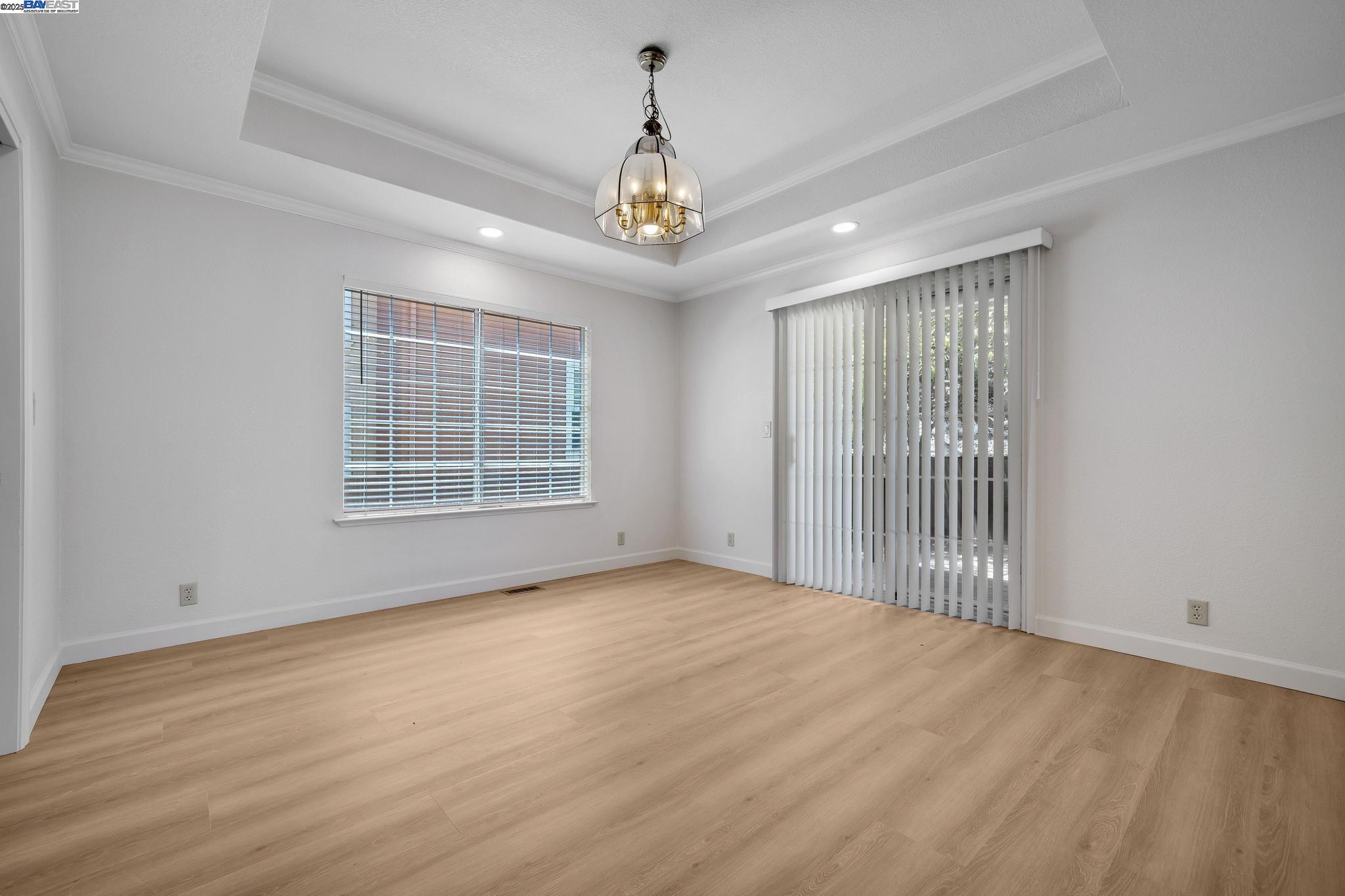 Detail Gallery Image 9 of 40 For 125 Chestnut Ave #2,  –,  CA 94080 - 4 Beds | 2/1 Baths