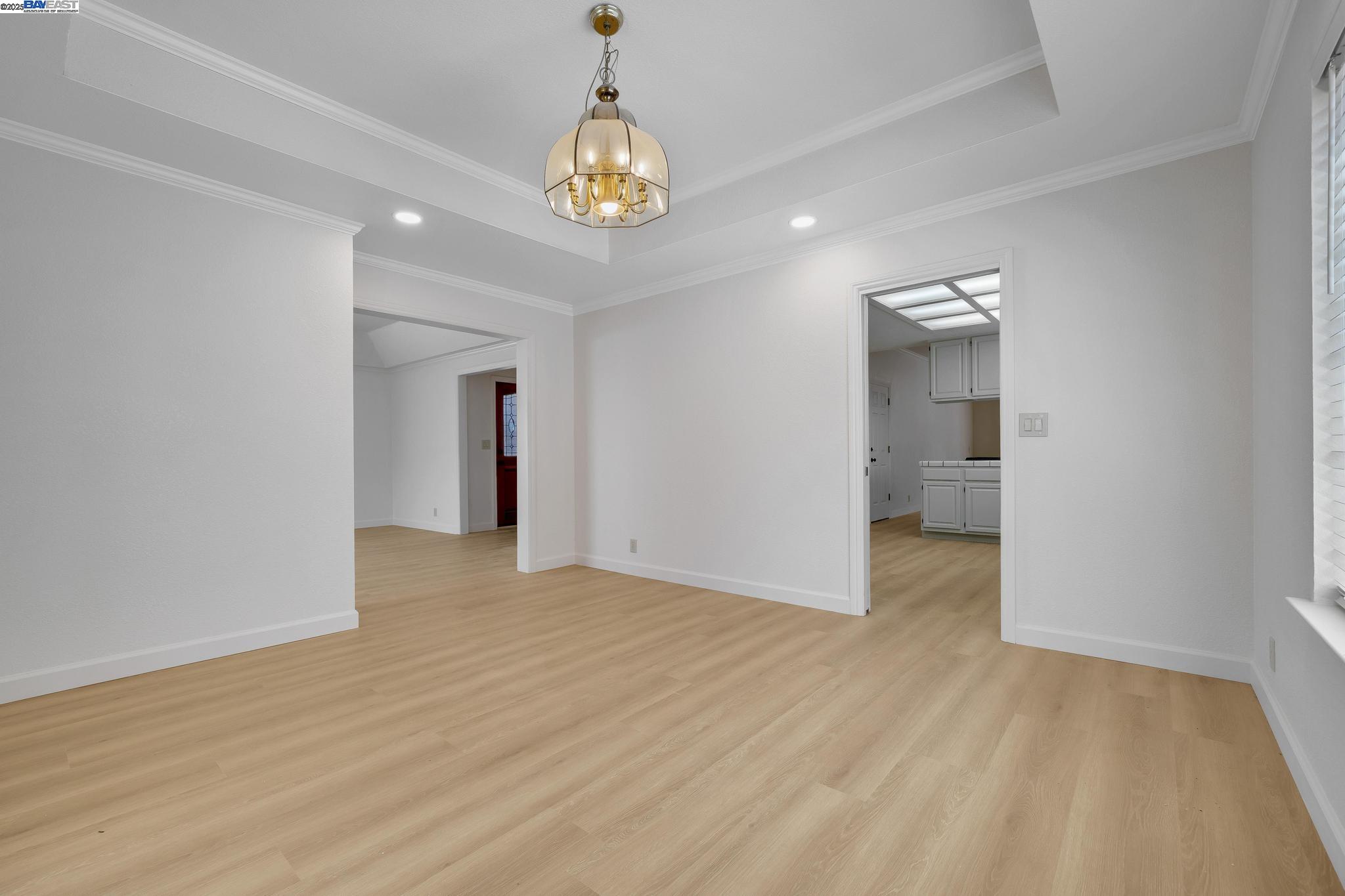 Detail Gallery Image 10 of 40 For 125 Chestnut Ave #2,  –,  CA 94080 - 4 Beds | 2/1 Baths