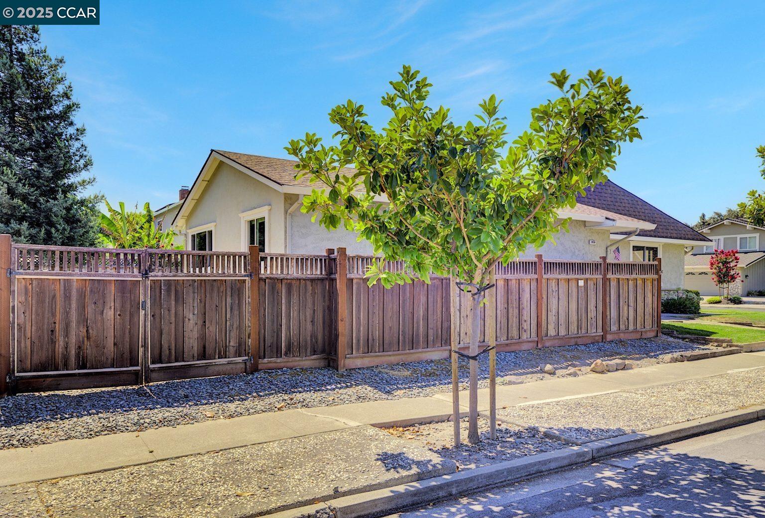 Detail Gallery Image 42 of 53 For 3958 W Las Positas Blvd, Pleasanton,  CA 94588 - 4 Beds | 2 Baths