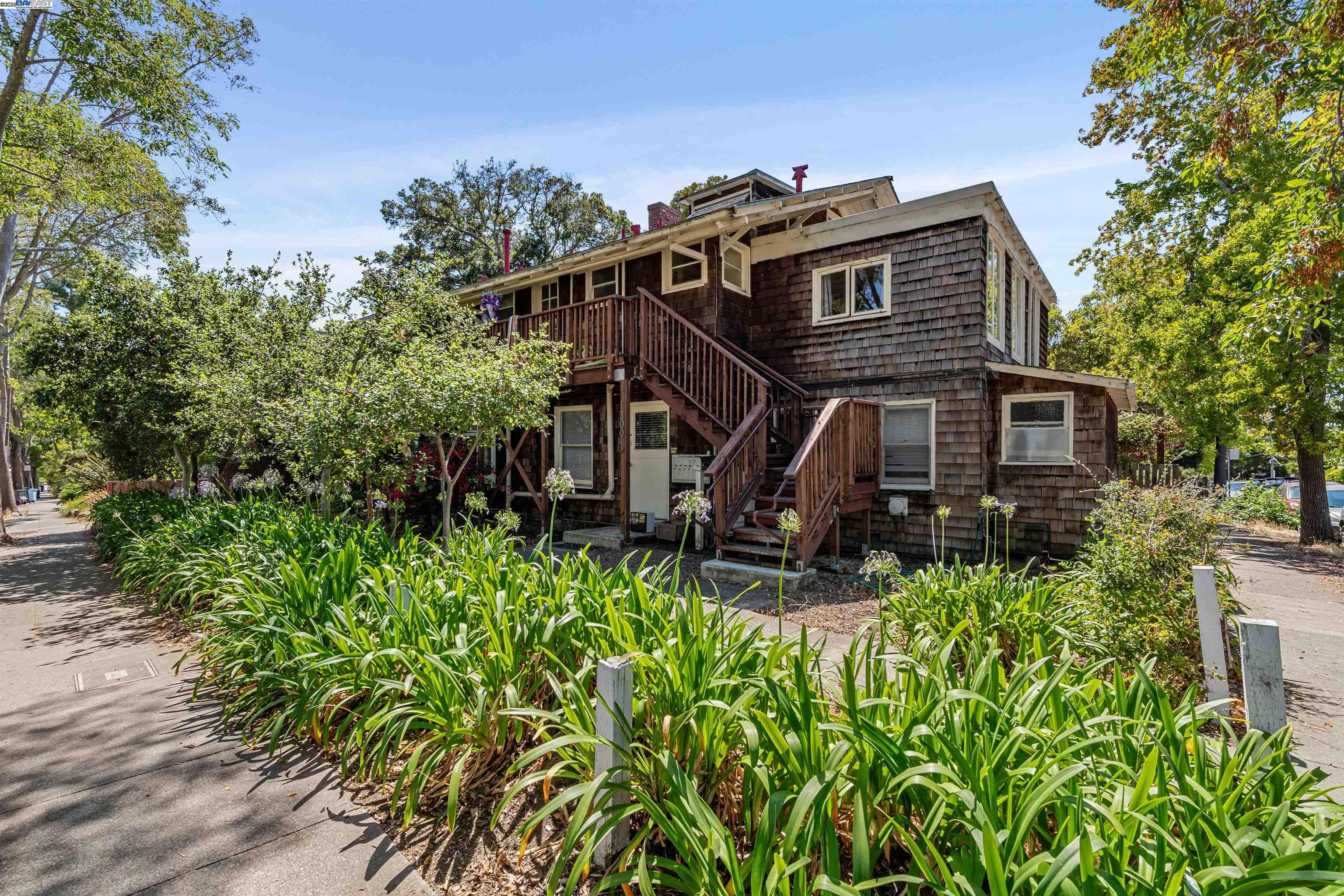 Detail Gallery Image 2 of 5 For 1300 Martin Luther King Jr Way, Berkeley,  CA 94709 - – Beds | – Baths