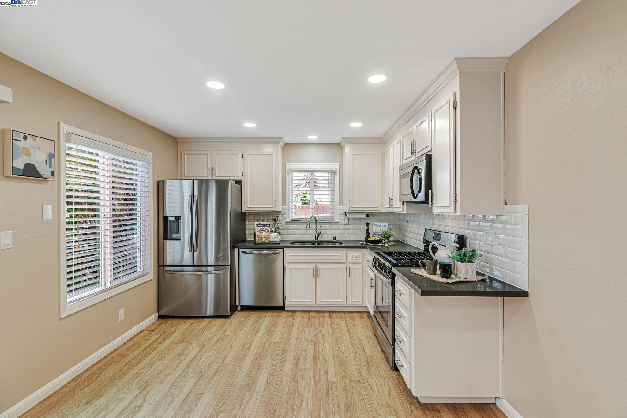 Detail Gallery Image 16 of 36 For 34915 Skylark Dr, Union City,  CA 94587 - 3 Beds | 2 Baths