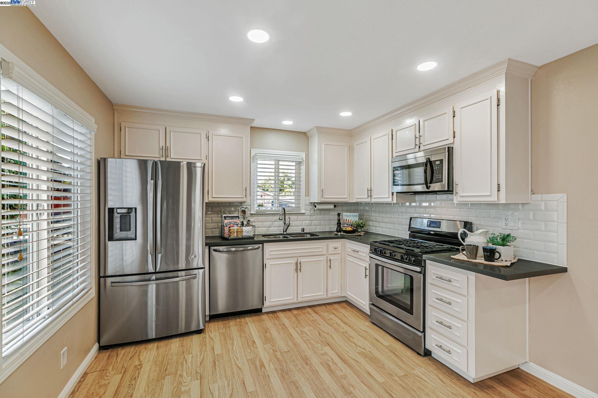 Detail Gallery Image 18 of 36 For 34915 Skylark Dr, Union City,  CA 94587 - 3 Beds | 2 Baths