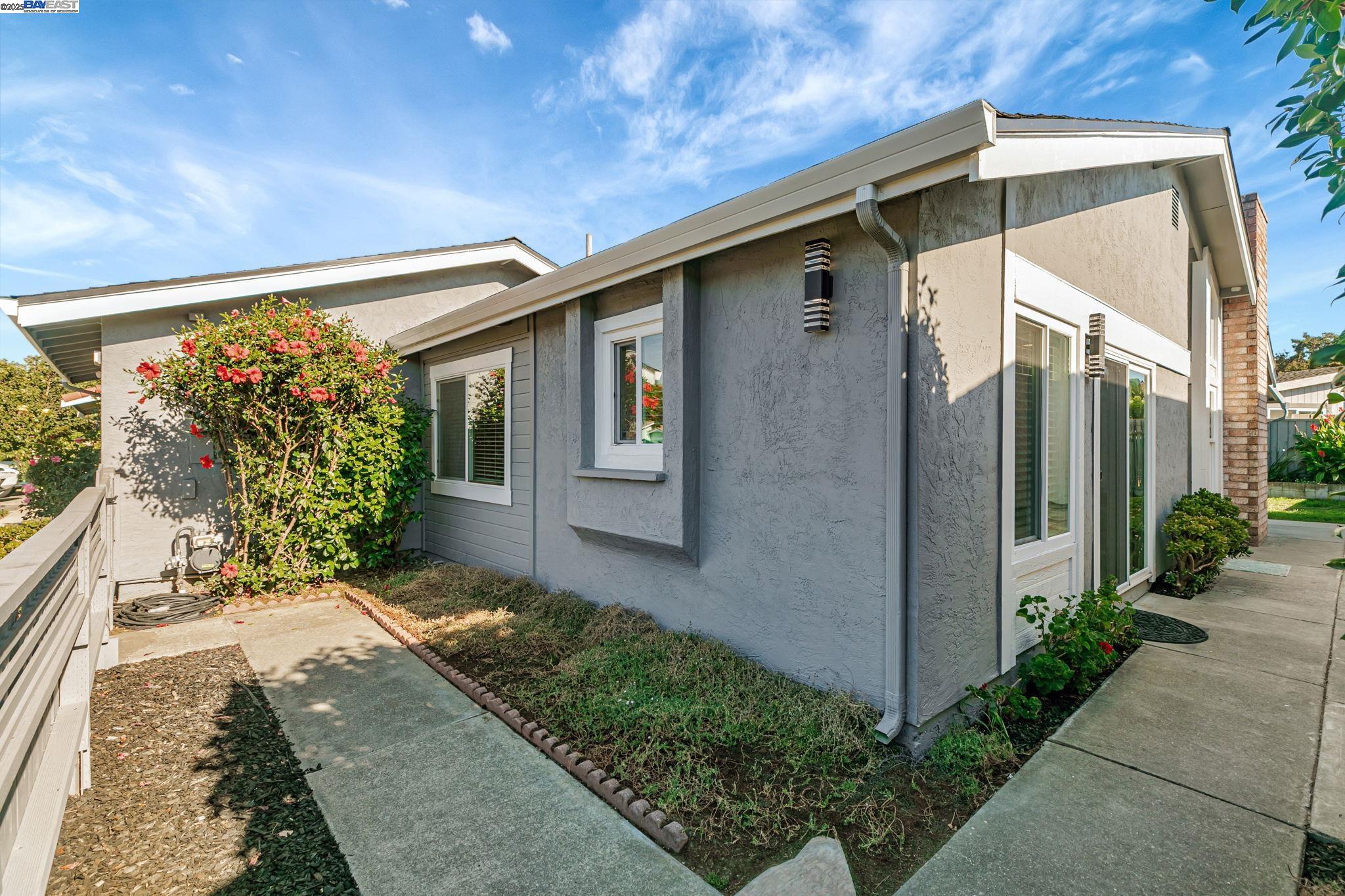 Detail Gallery Image 4 of 36 For 34915 Skylark Dr, Union City,  CA 94587 - 3 Beds | 2 Baths