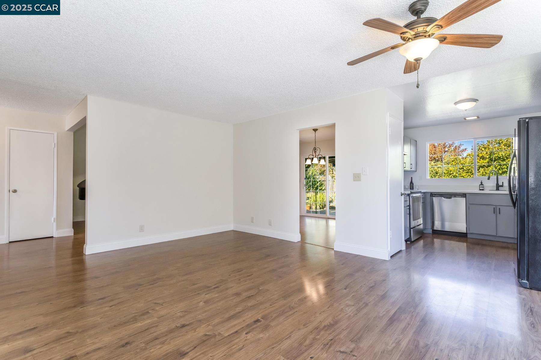 Detail Gallery Image 27 of 60 For 1769 Redwood Rd, Hercules,  CA 94547 - 3 Beds | 2 Baths