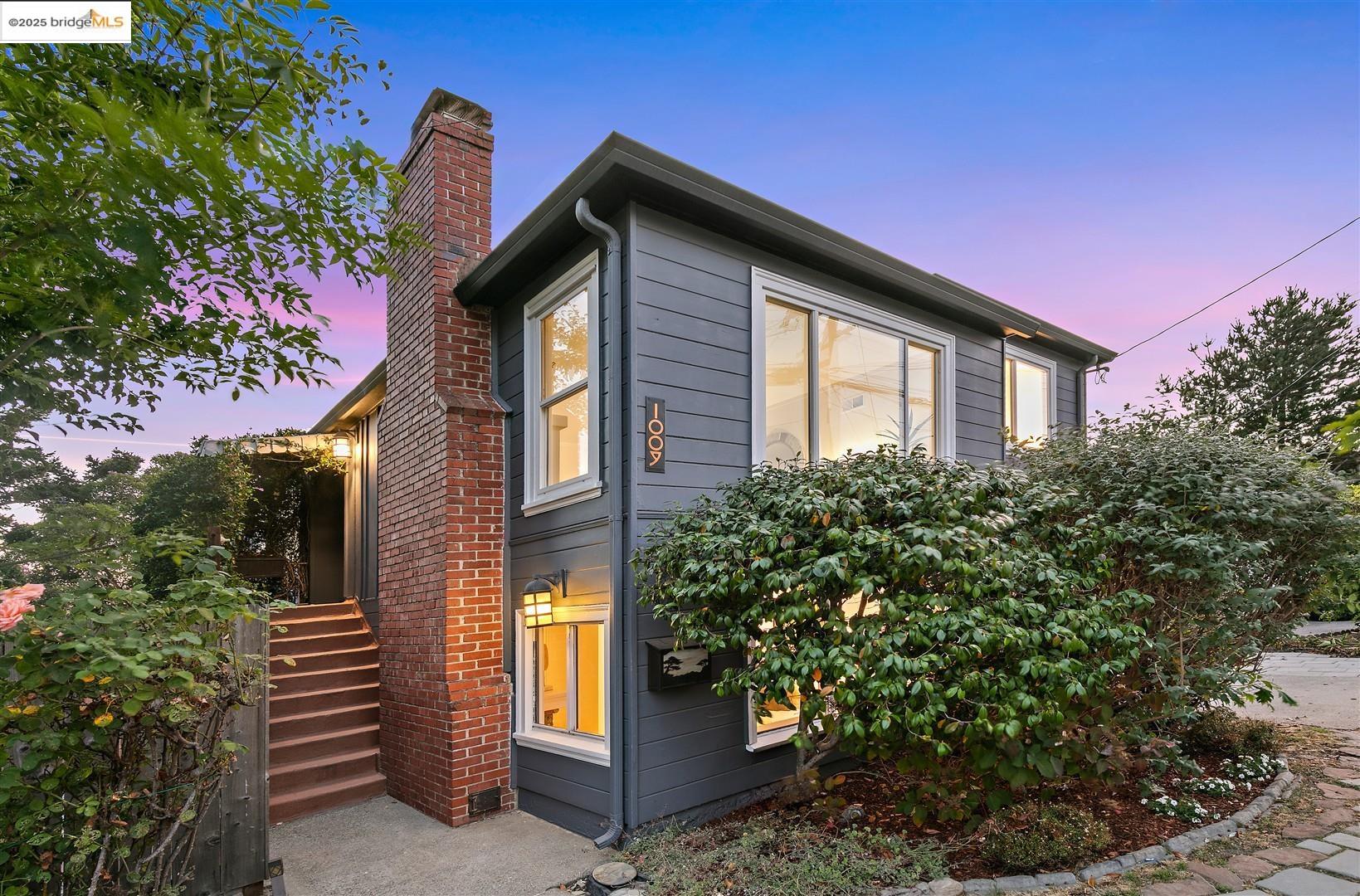 Detail Gallery Image 2 of 48 For 1009 Richmond St, El Cerrito,  CA 94530 - 4 Beds | 2 Baths
