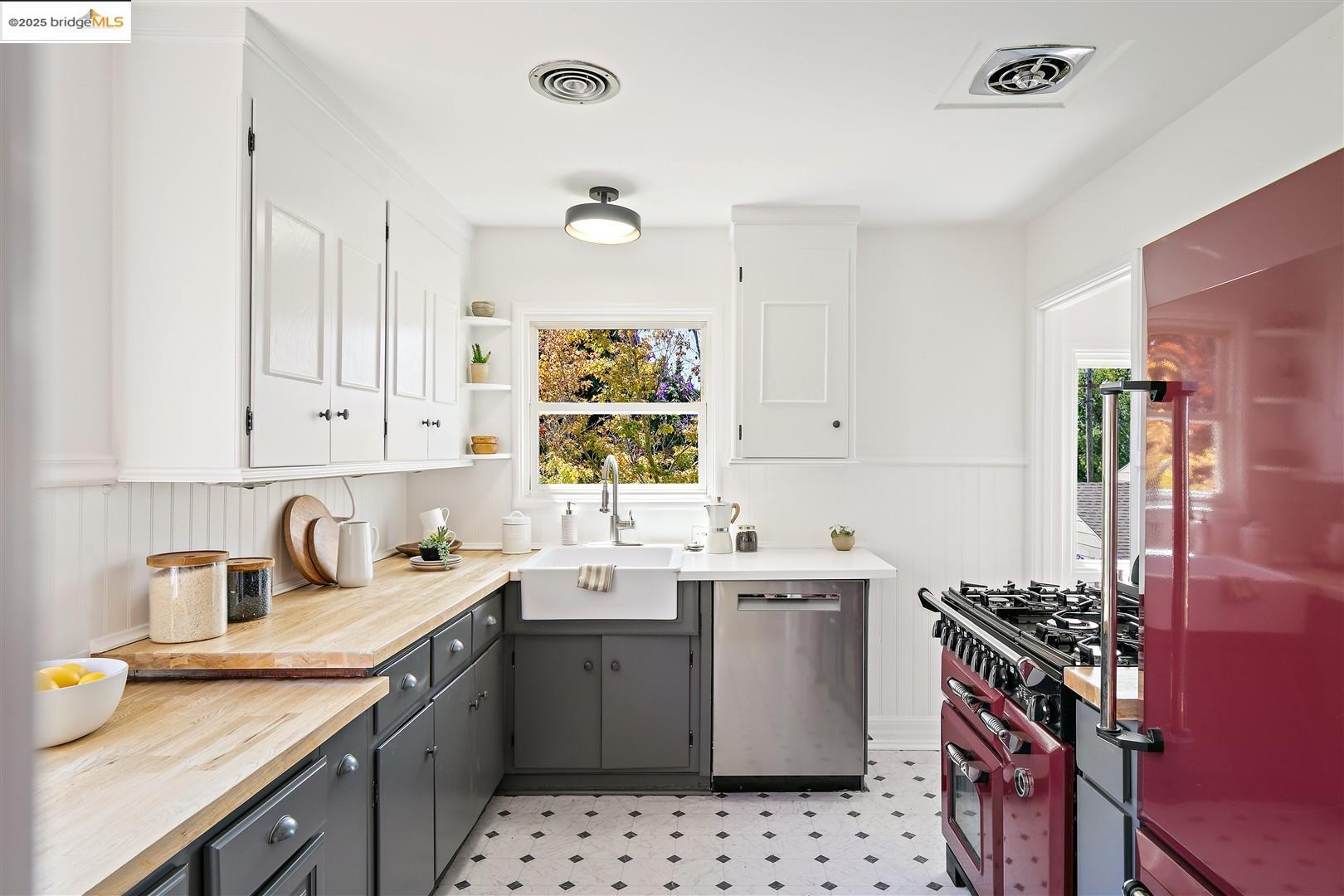 Detail Gallery Image 12 of 48 For 1009 Richmond St, El Cerrito,  CA 94530 - 4 Beds | 2 Baths